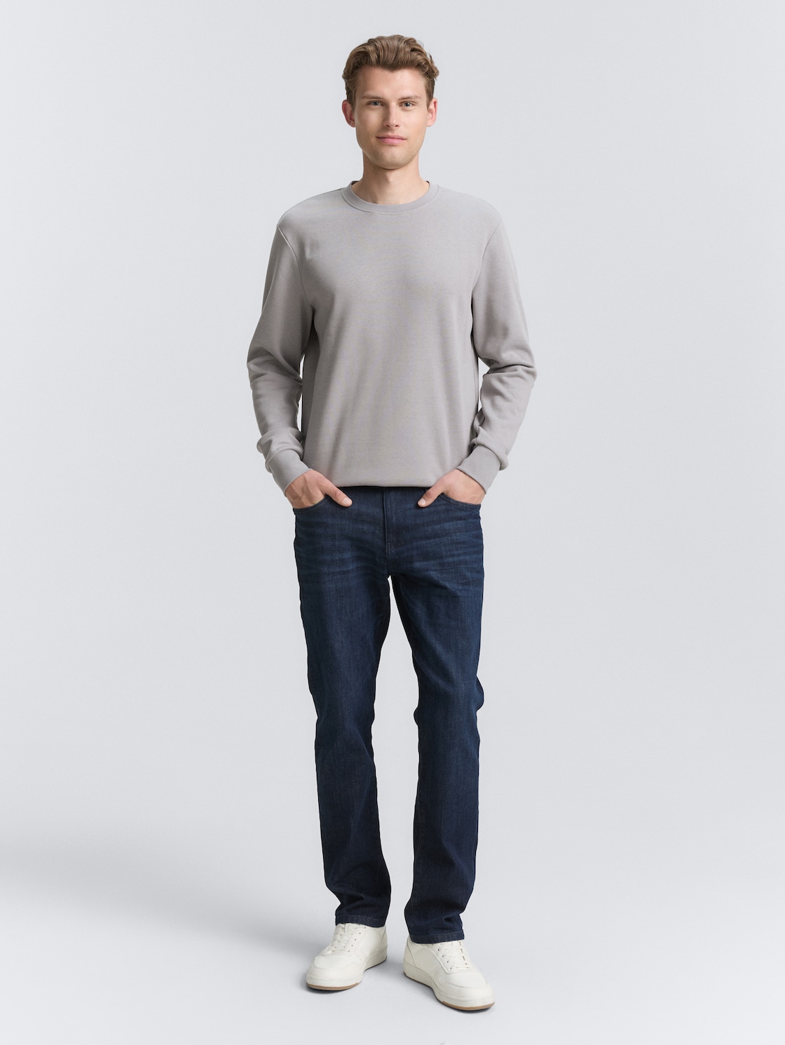 Basic Sweatshirt in Unifarben - formal grey - Model-Vorderansicht