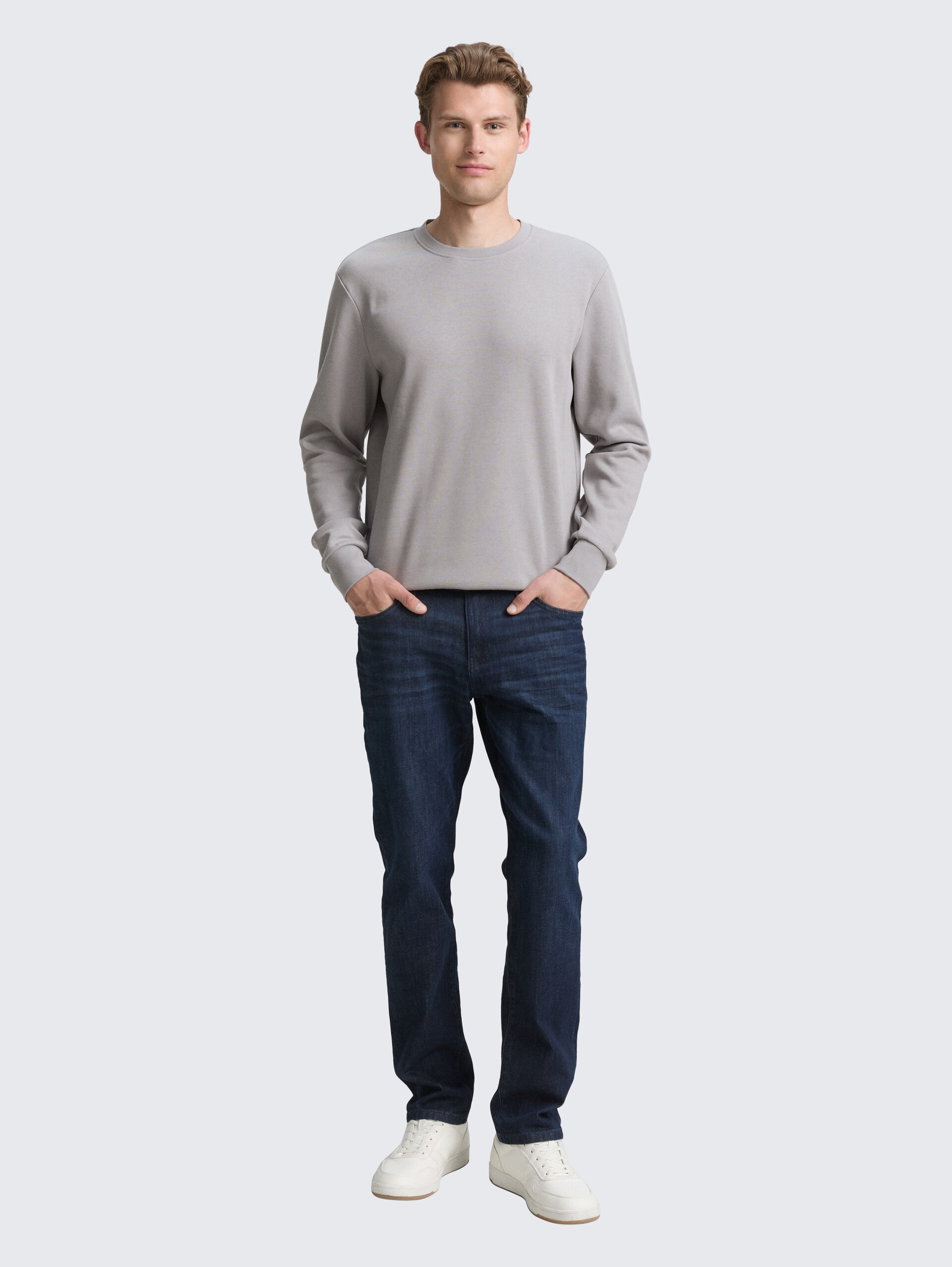 Basic Sweatshirt in Unifarben - formal grey - Model-Vorderansicht