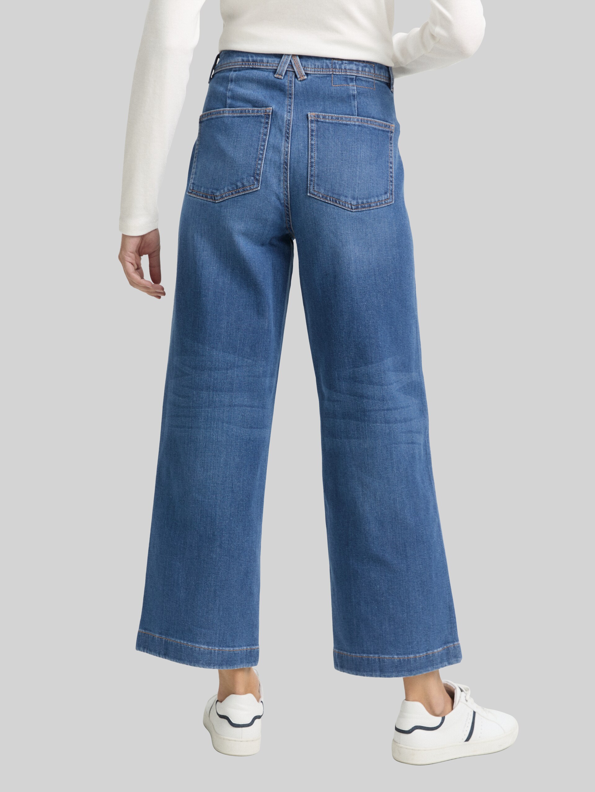 Jeans culotte TTNELMA - Used Mid Stone Blue Denim - Découpe Vue arrière du modèle