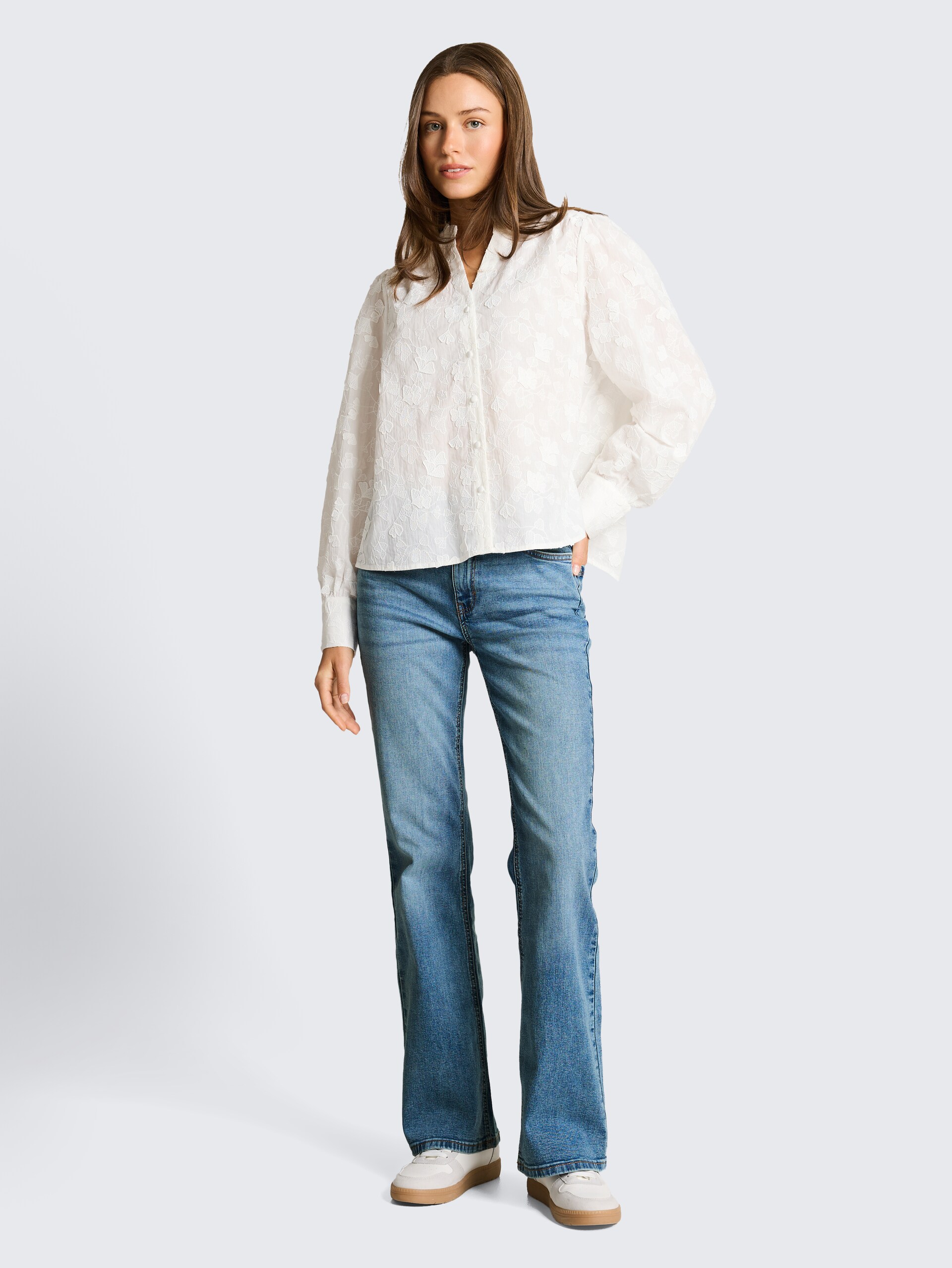 TTSTELLA BOOTCUT Jeans mit Stretch - Used Light Stone Blue Denim - Model-Vorderansicht
