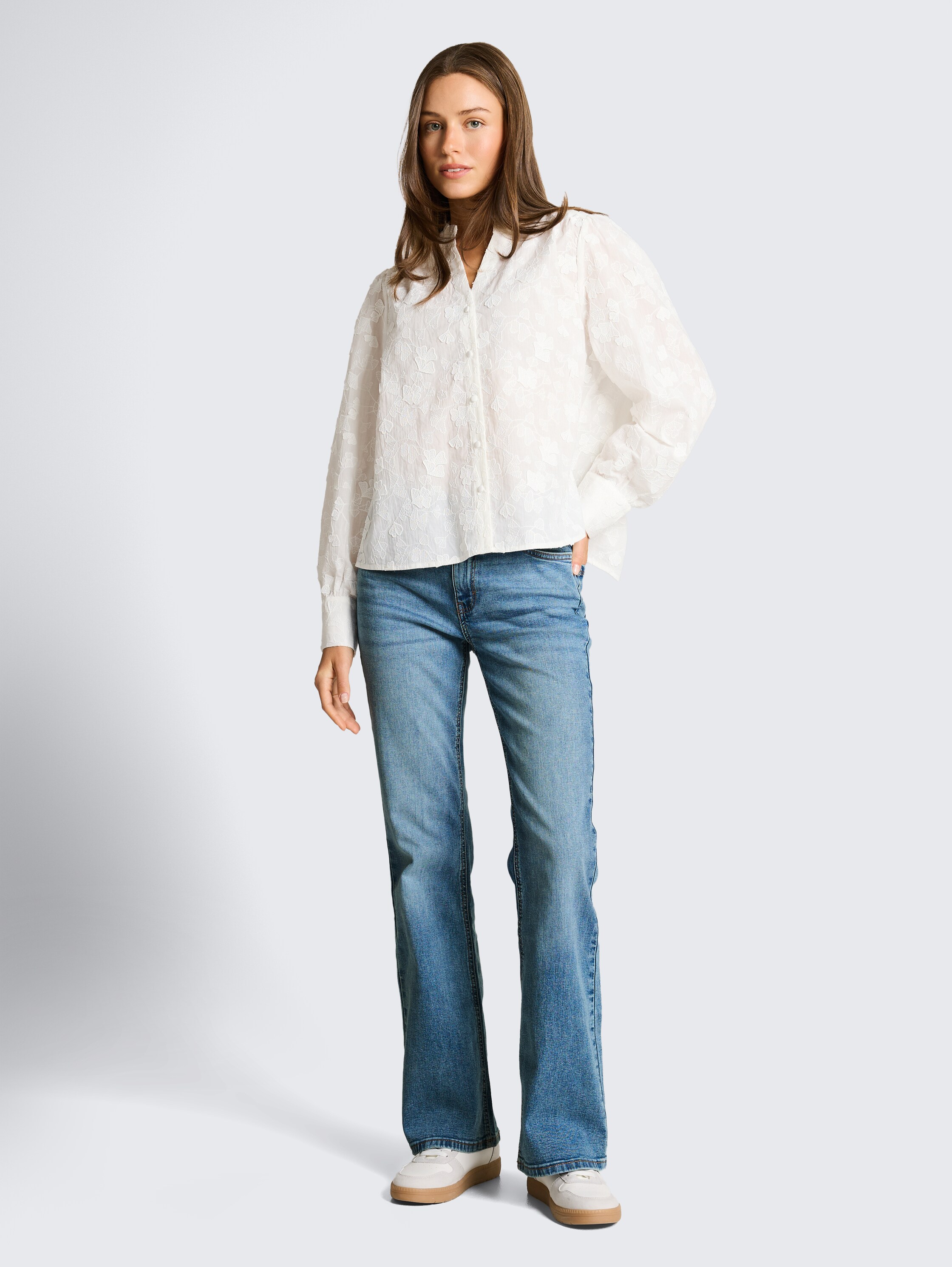 TTSTELLA BOOTCUT Jeans mit Stretch - Used Light Stone Blue Denim - Model-Vorderansicht