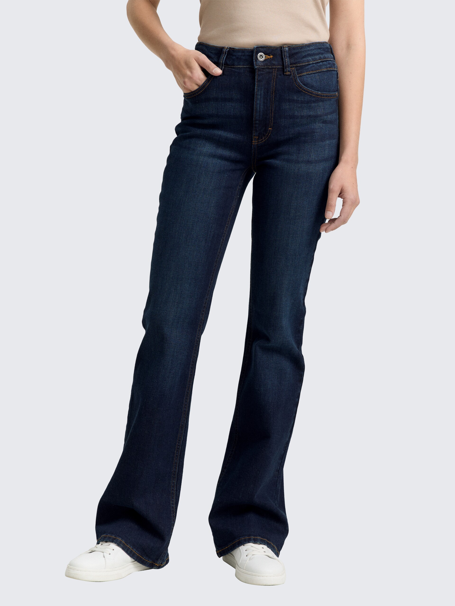 TTSTELLA BOOTCUT Jeans mit Stretch - dark blue denim - Ausschnitt Model-Vorderansicht