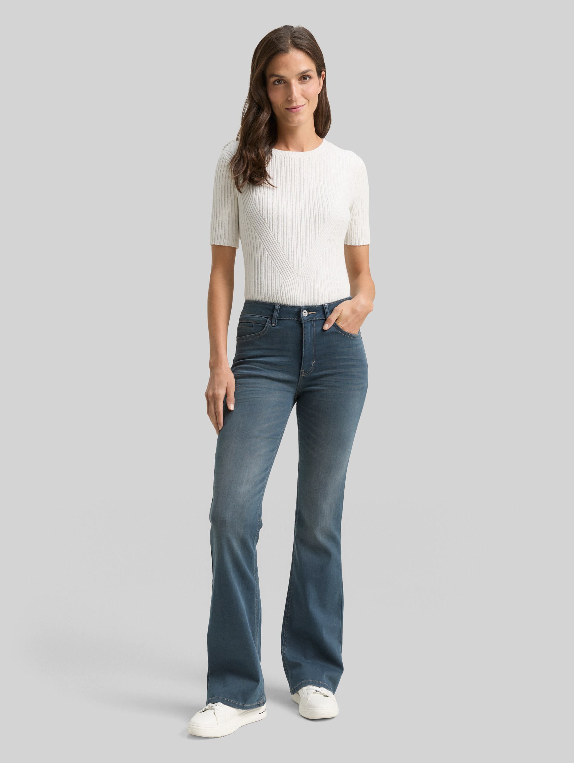TTSTELLA BOOTCUT Jeans mit Stretch - mid stone blue grey denim - Model-Vorderansicht