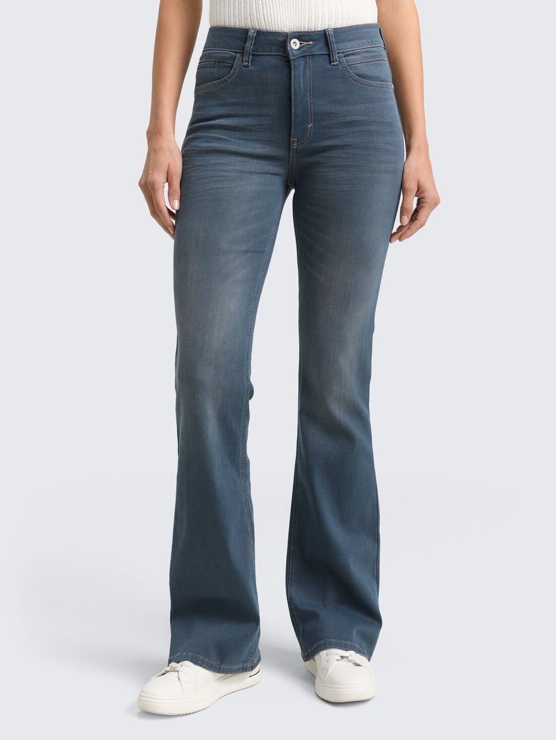 TTSTELLA BOOTCUT Jeans mit Stretch - mid stone blue grey denim - Ausschnitt Model-Vorderansicht