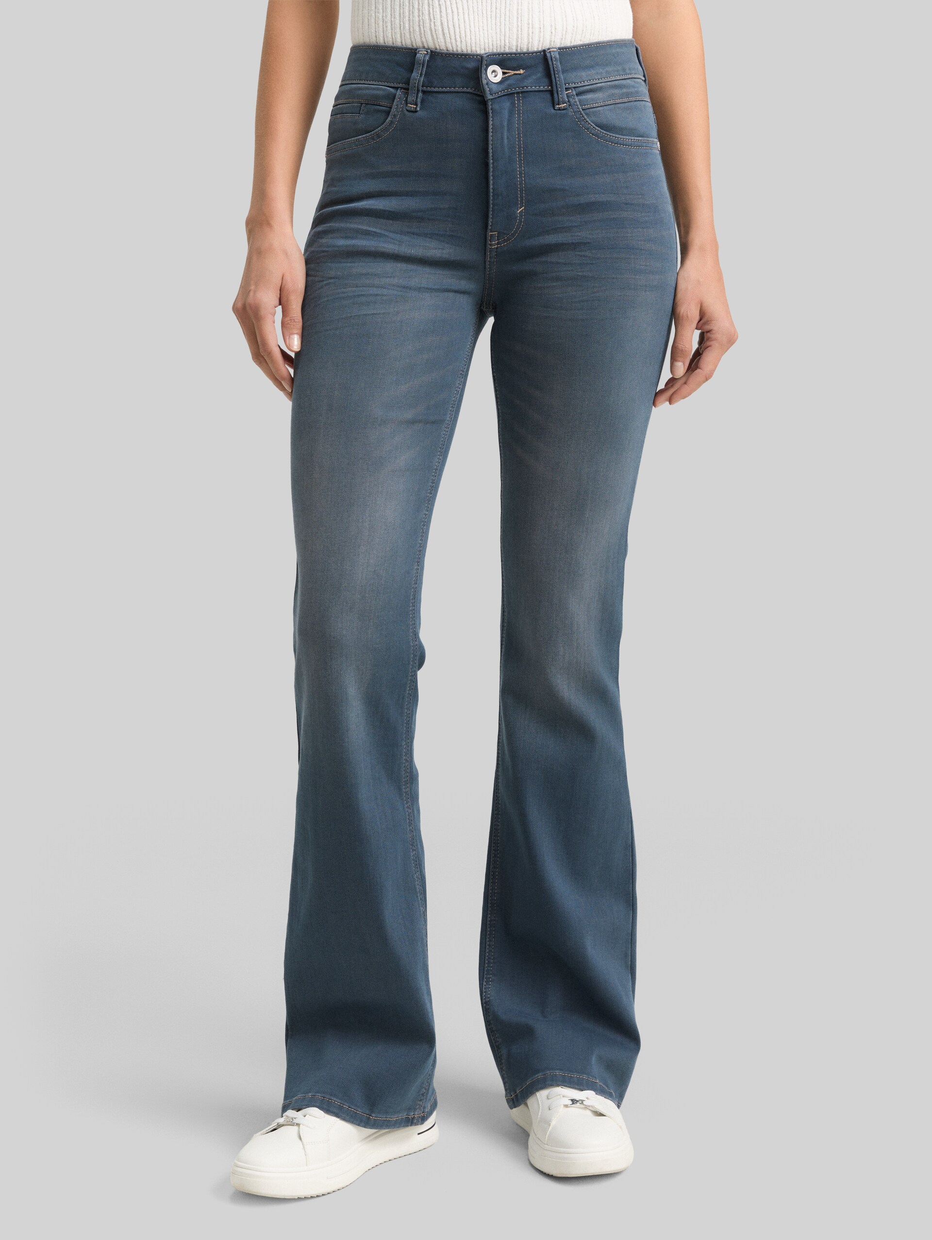 TTSTELLA BOOTCUT Jeans mit Stretch - mid stone blue grey denim - Ausschnitt Model-Vorderansicht