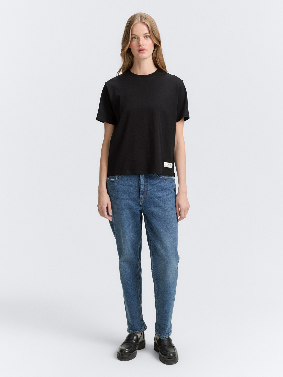 Boxy Fit T-Shirt - deep black - Model-Vorderansicht