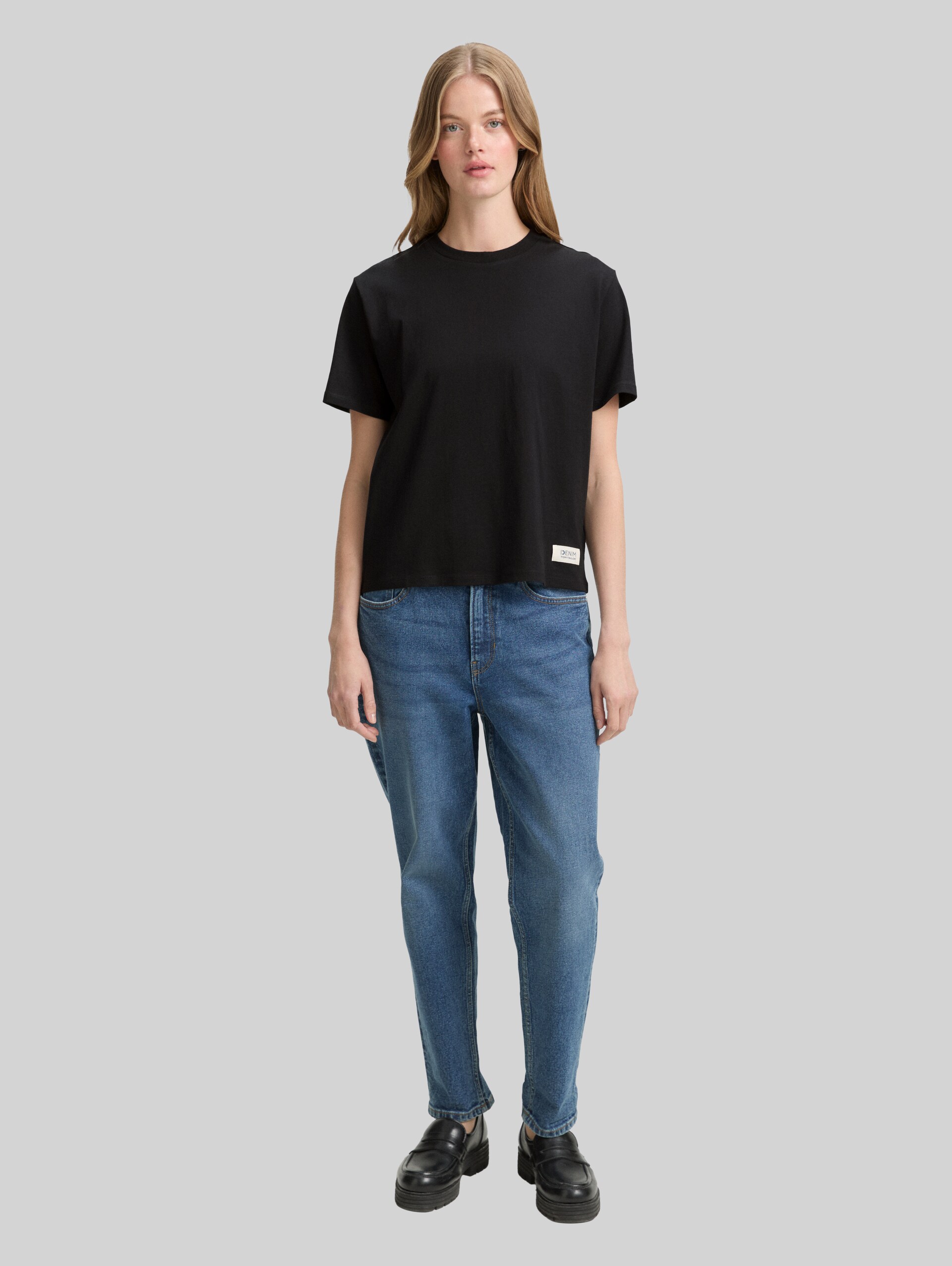Boxy Fit T-Shirt - deep black - Model-Vorderansicht