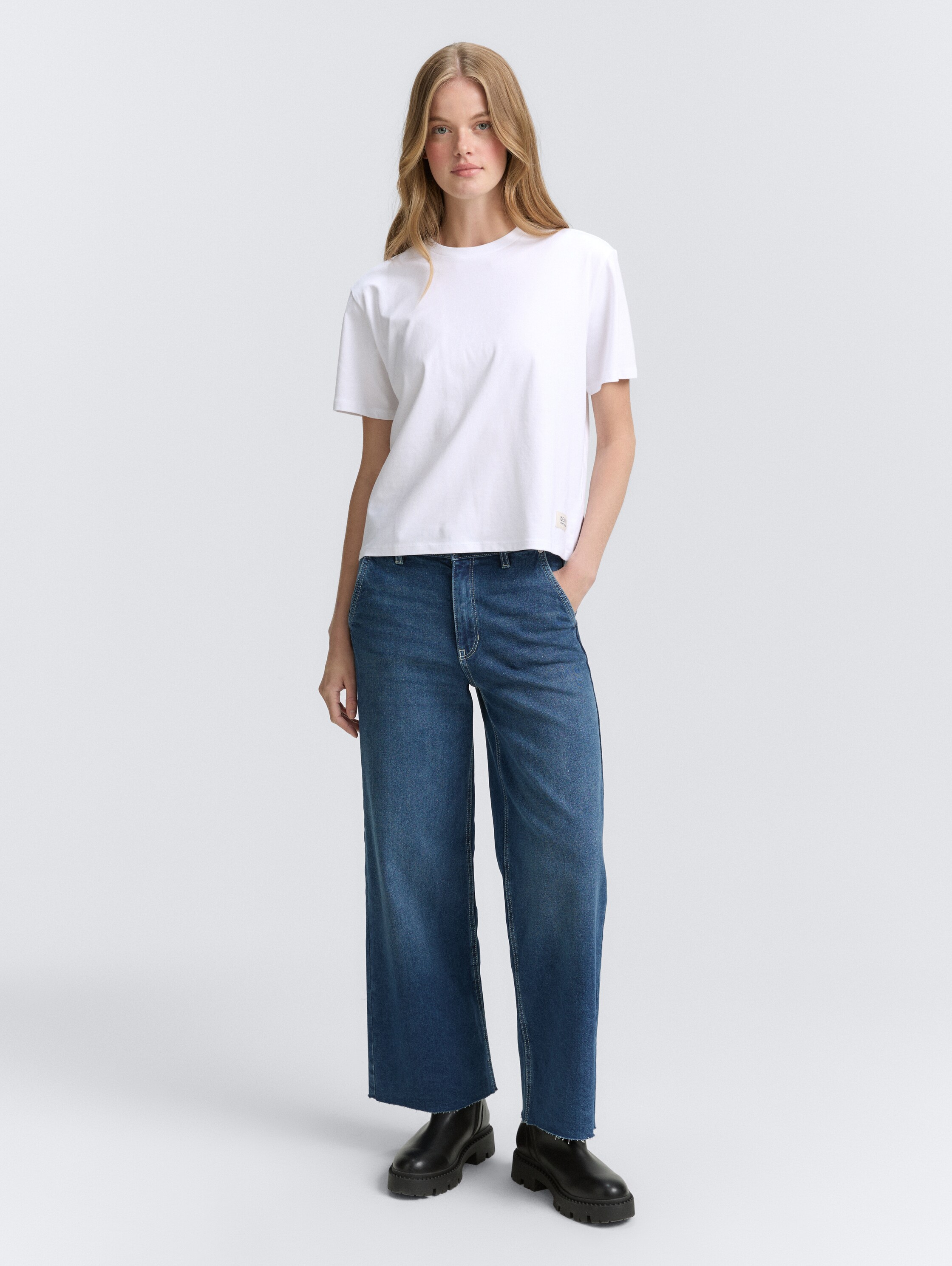 Boxy Fit T-Shirt - white - 