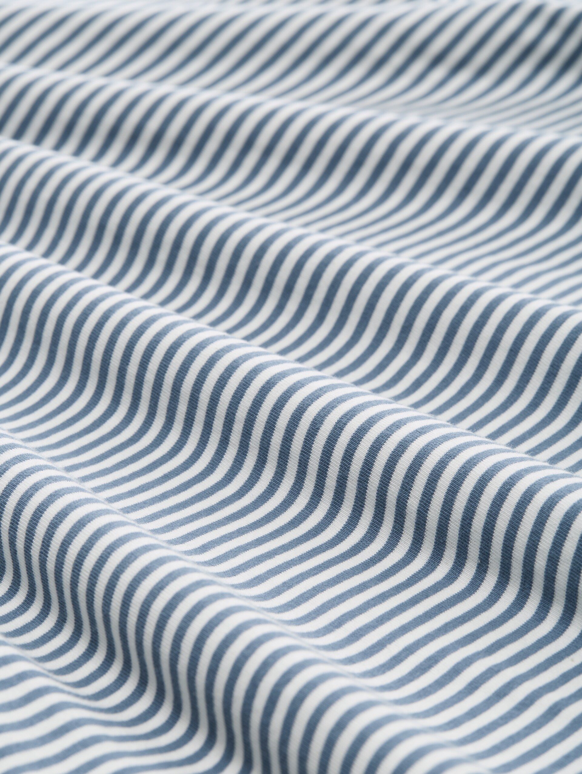 Boxy Fit T-Shirt - small dusty blue white stripe - Material-Ansicht