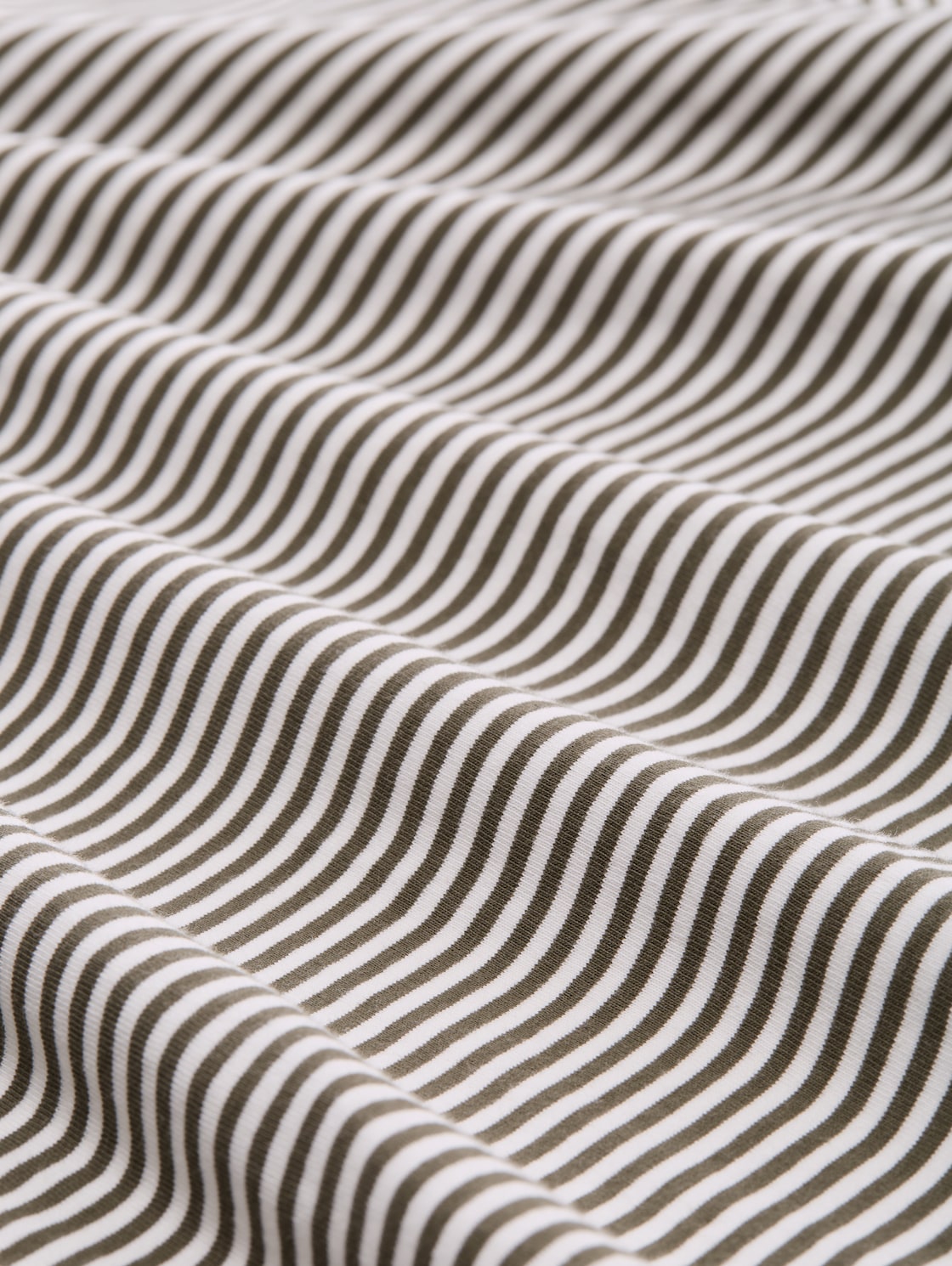 Boxy Fit T-Shirt - small olive white stripe - Material-Ansicht