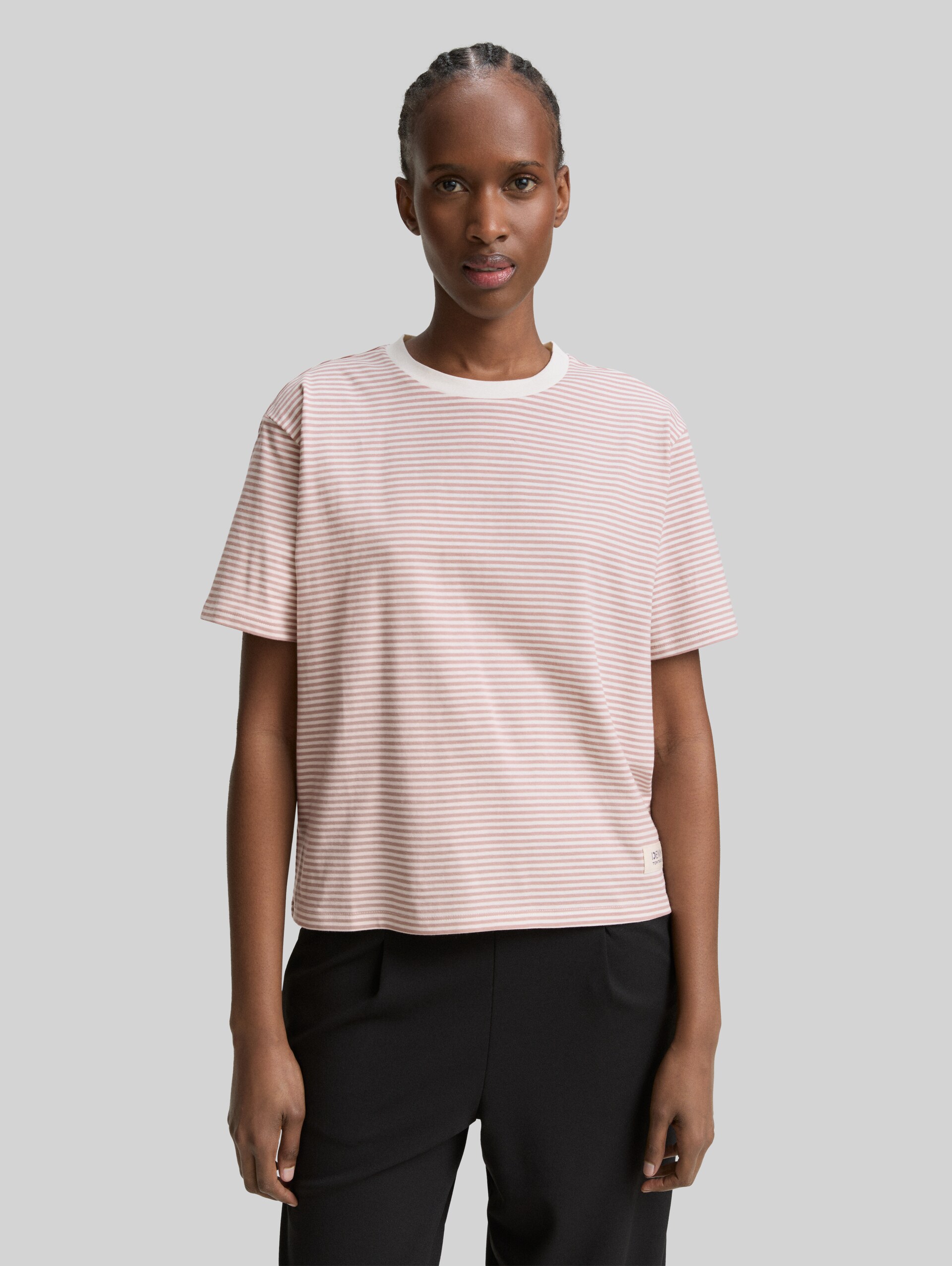 Boxy-fit T-shirt - dusty rose white stripe - Neckline model front view