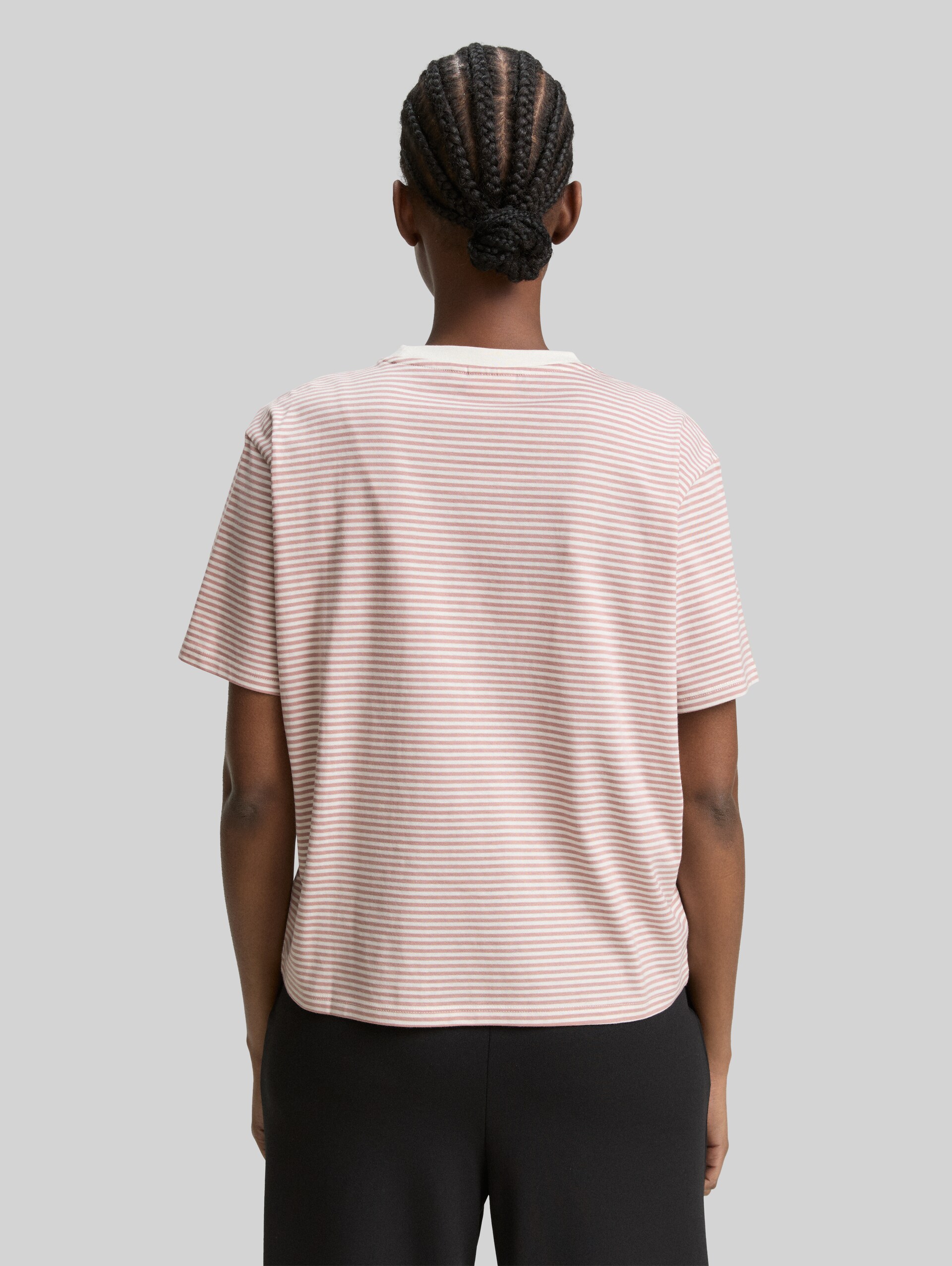 Boxy-fit T-shirt - dusty rose white stripe - Neckline model-back view