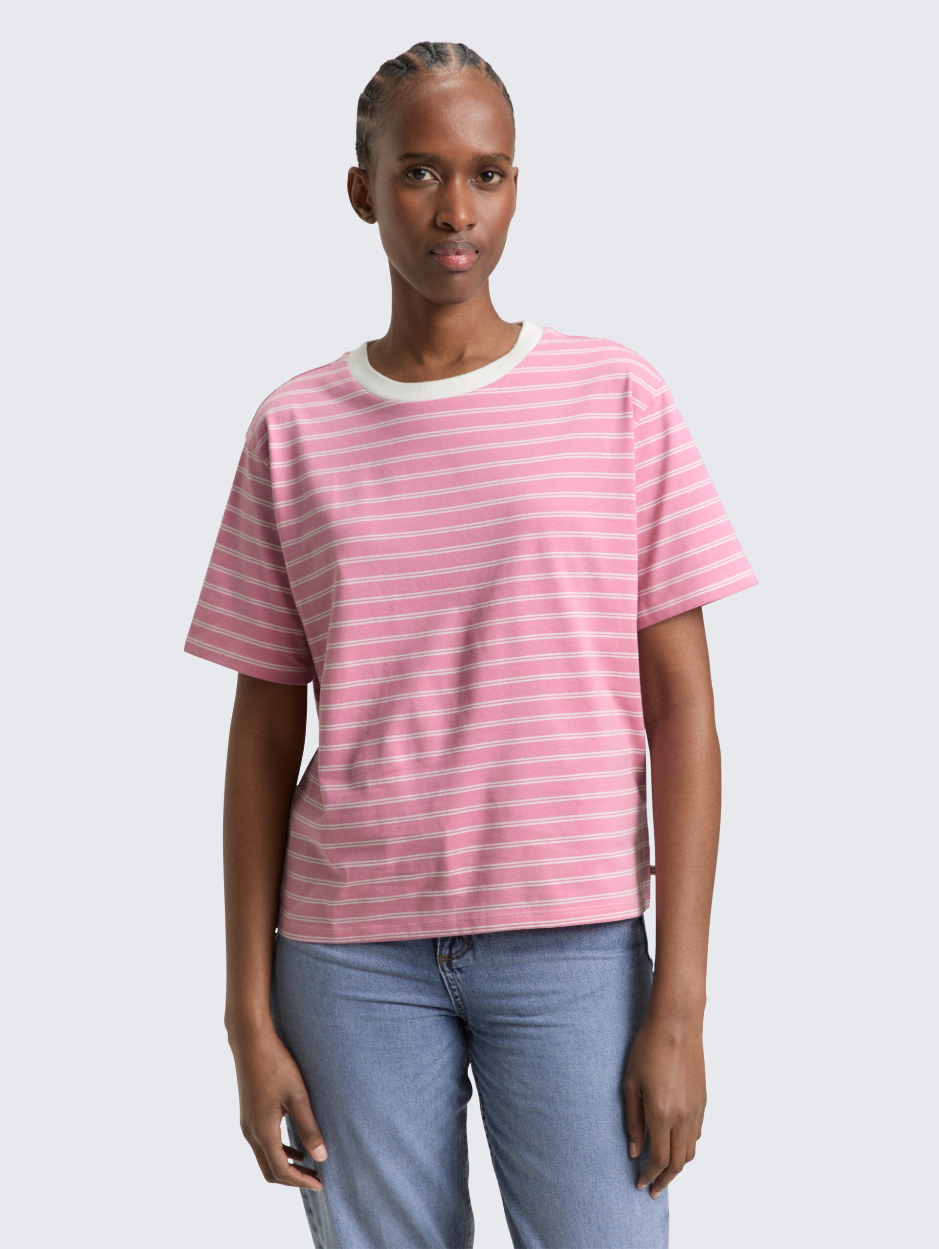 Boxy Fit T-Shirt - soft blush irregular stripe - Ausschnitt Model-Vorderansicht