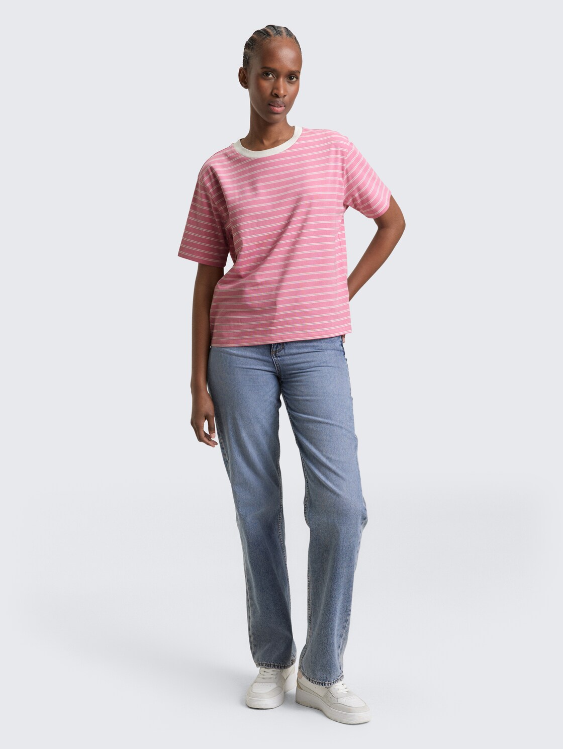 Boxy Fit T-Shirt - soft blush irregular stripe - Model-Vorderansicht