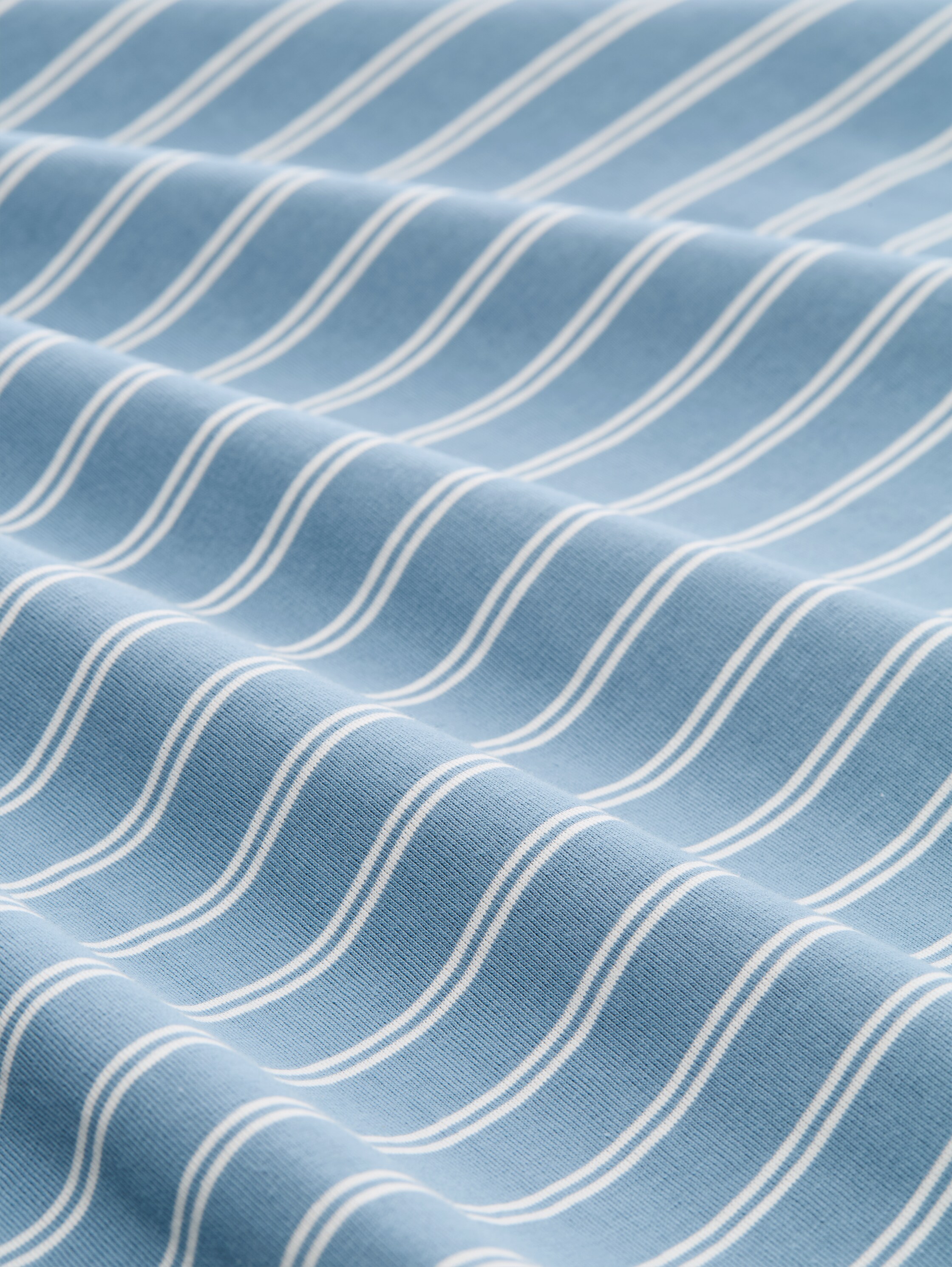 Boxy Fit T-Shirt - mid blue irregular stripe - Material-Ansicht