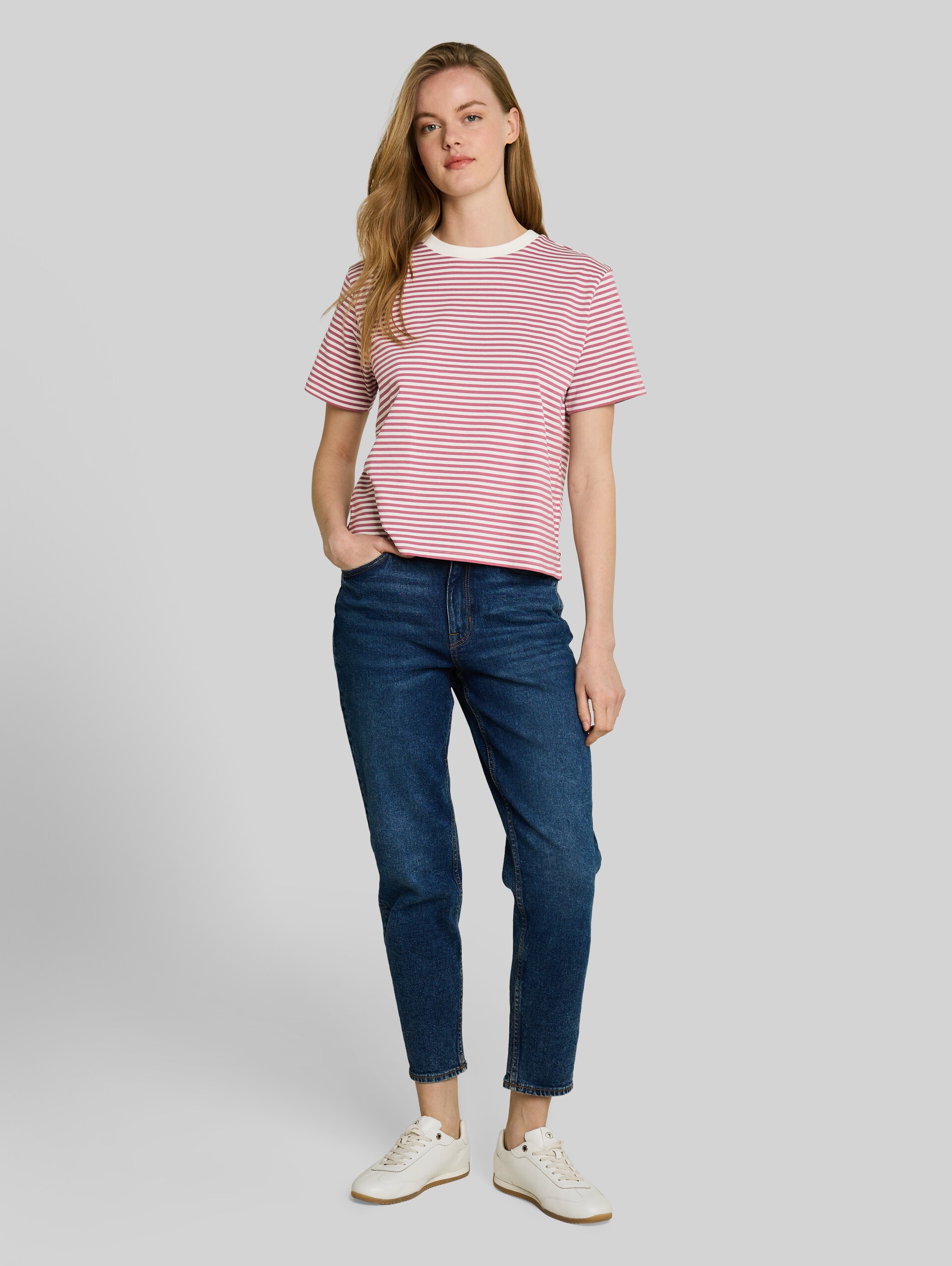 Boxy Fit T-Shirt - mauve white stripe - Model-Vorderansicht