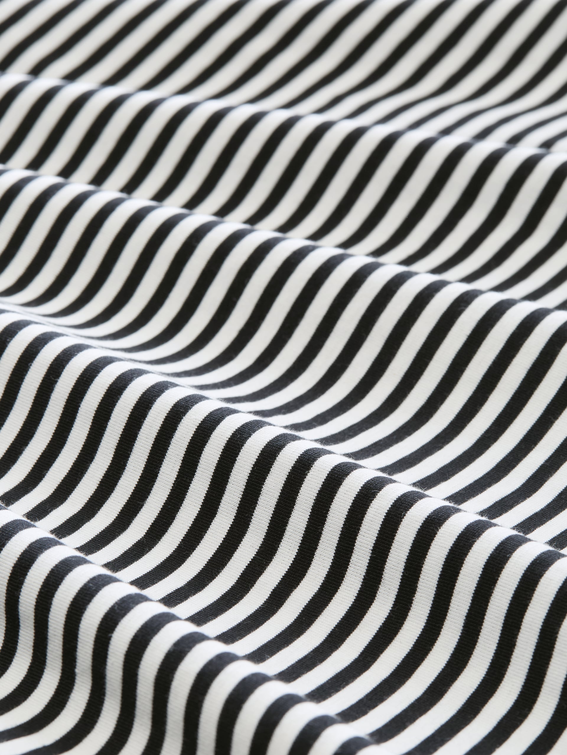 Boxy Fit T-Shirt - black white stripe - Material-Ansicht