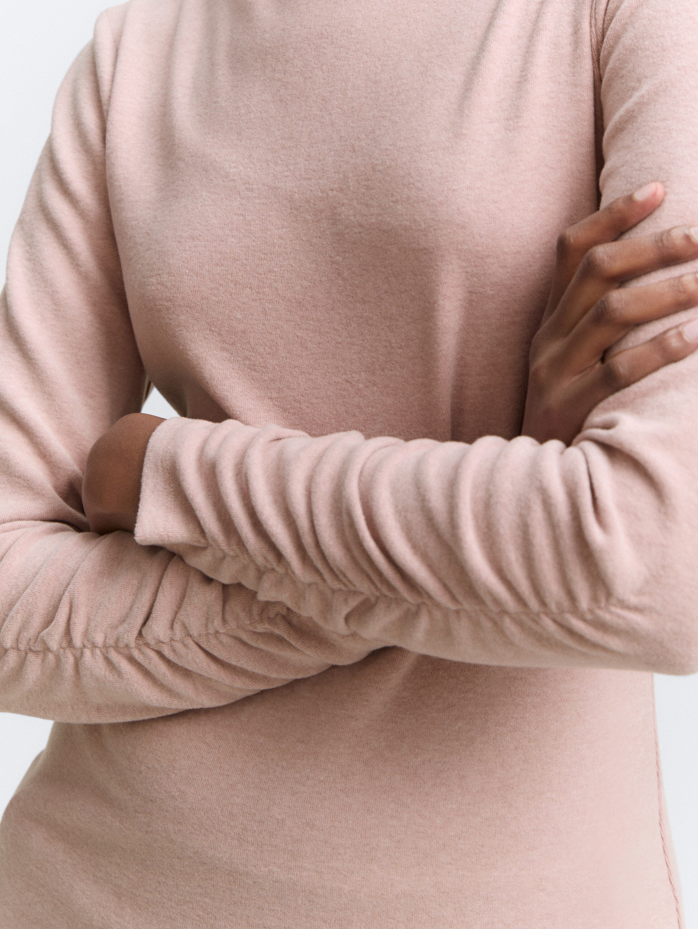 Langarmshirt mit Raffärmeln - Antique Rose Melange - Detail-Model-Ansicht