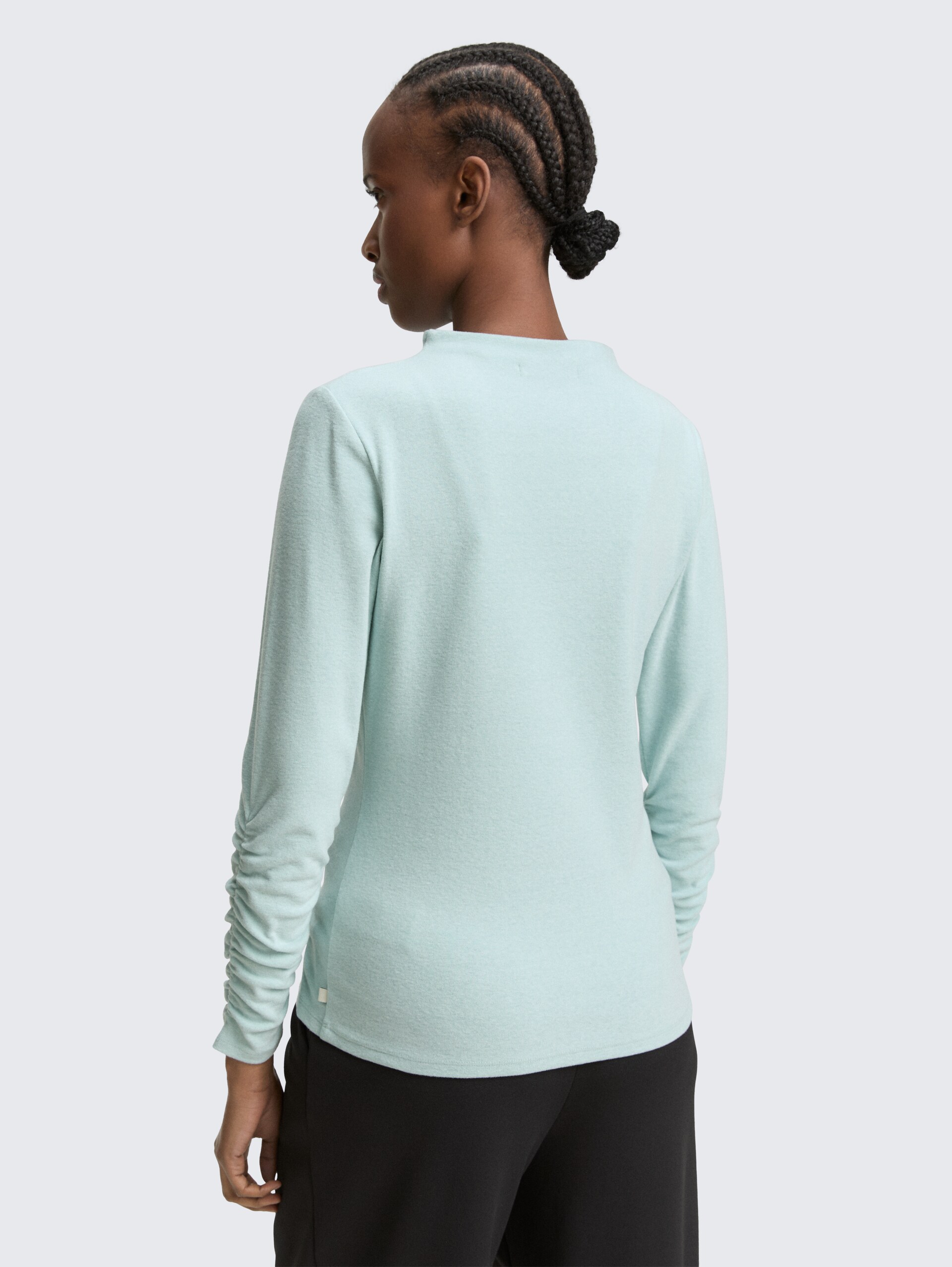 Langarmshirt mit Raffärmeln - Silver Cloud Blue Melange - Auschnitt Model-Rückansicht