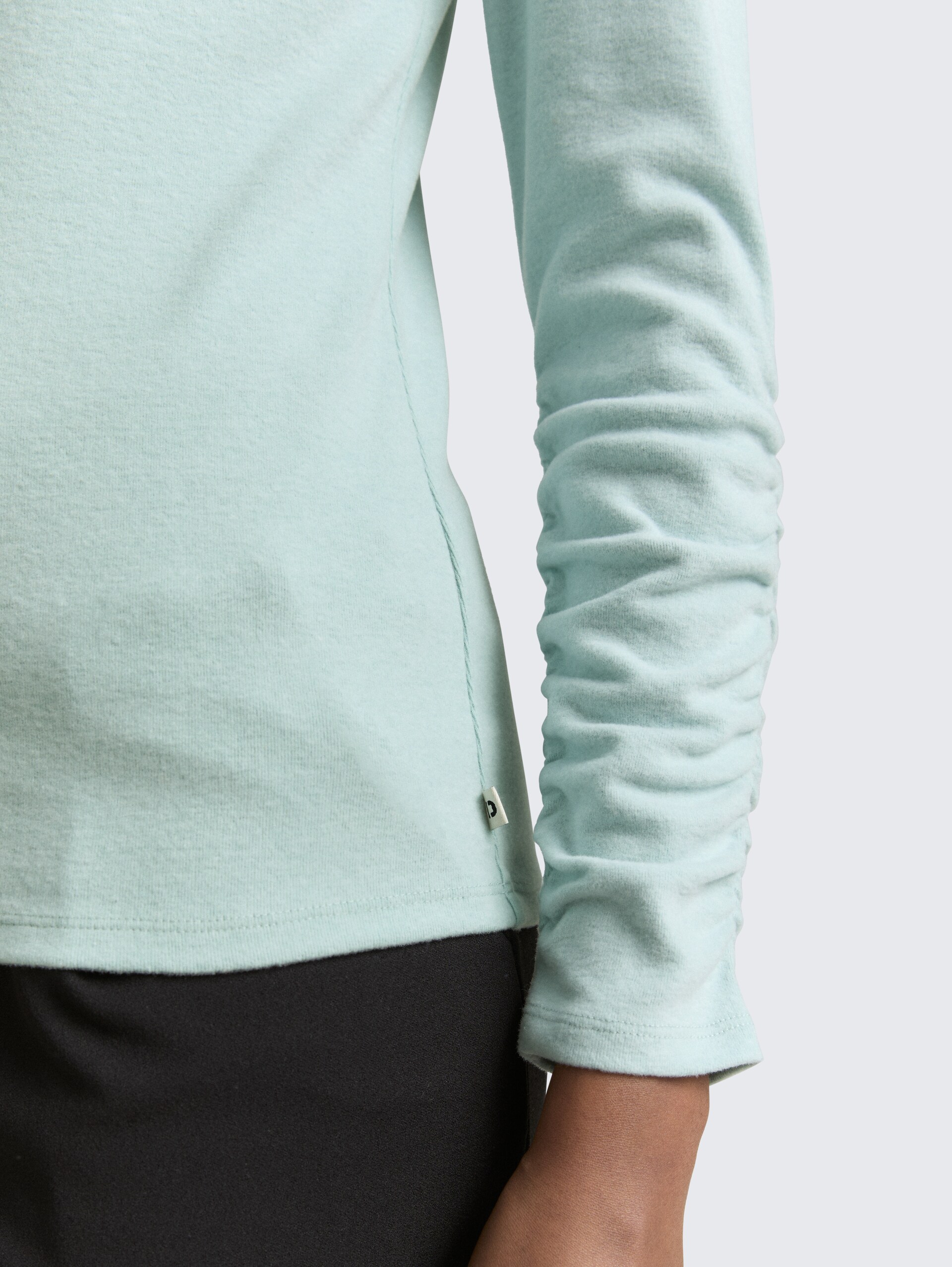 Langarmshirt mit Raffärmeln - Silver Cloud Blue Melange - Detail-Model-Ansicht
