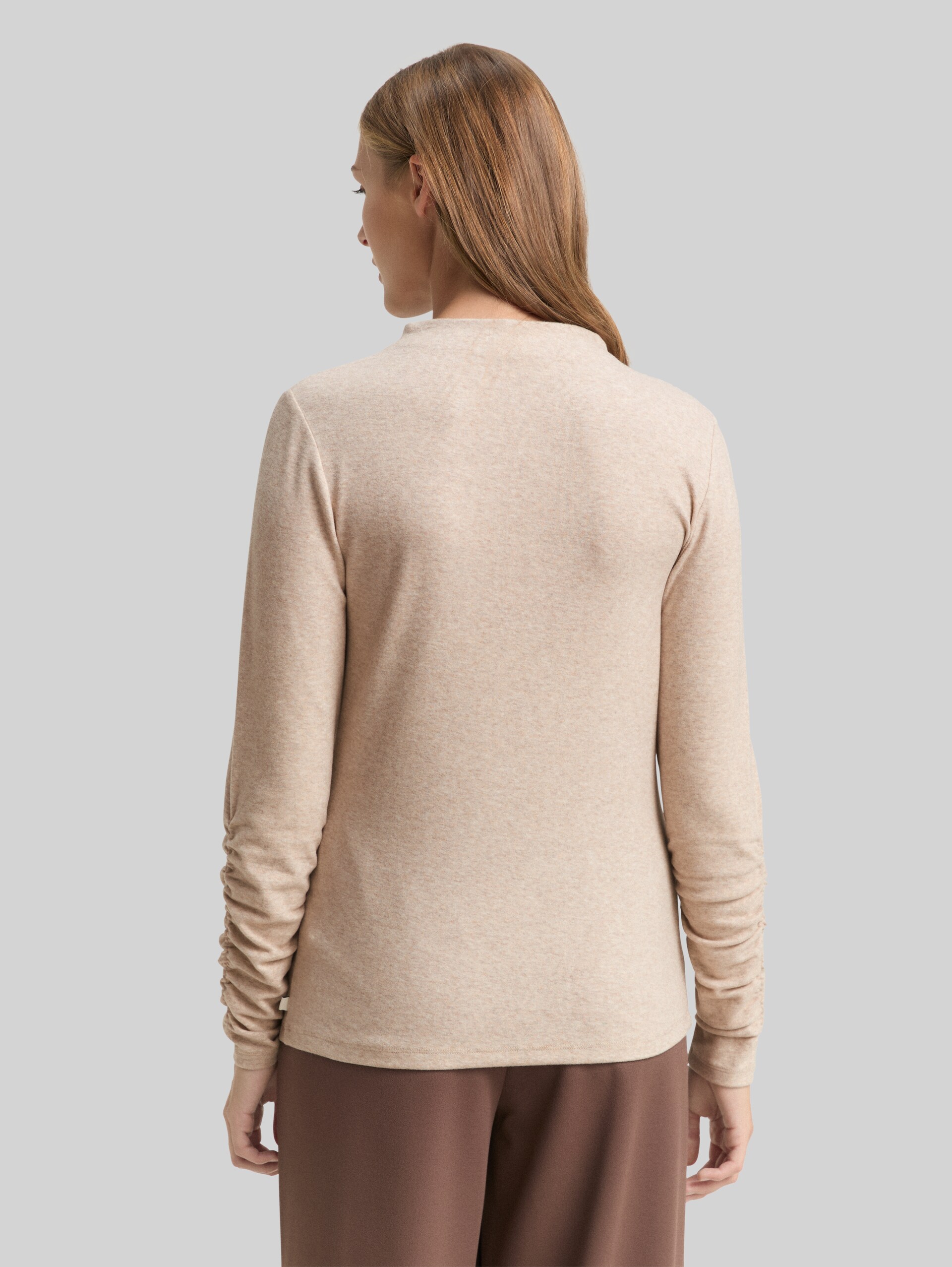 Long-sleeved shirt with gathered sleeves - cosy beige melange - Neckline model-back view