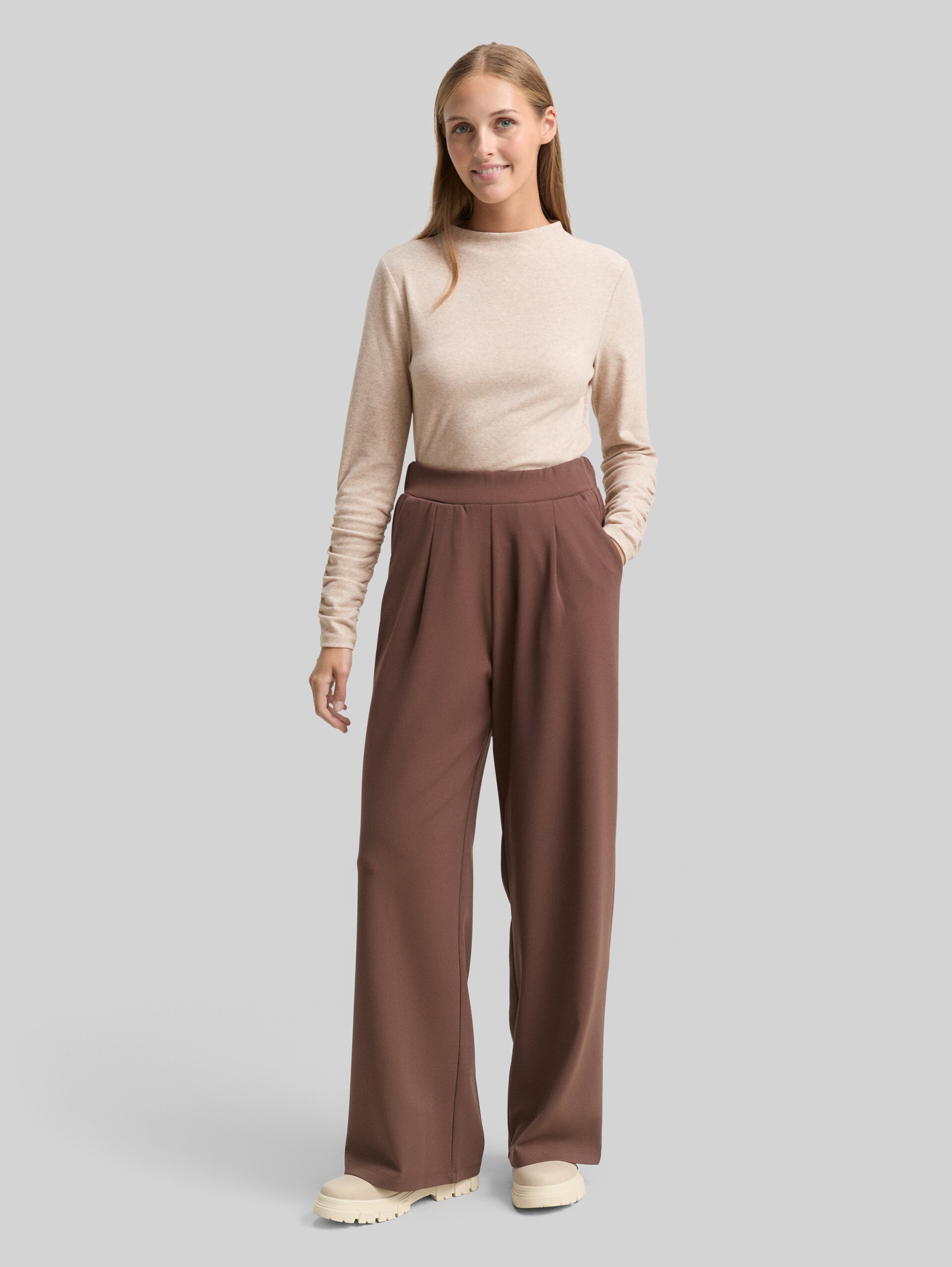 Long-sleeved shirt with gathered sleeves - cosy beige melange - Model front view