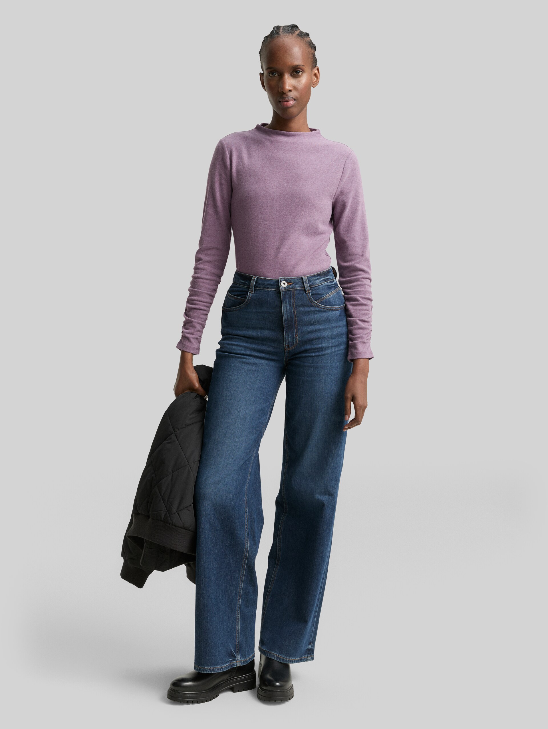 Long-sleeved shirt with gathered sleeves - dark lavender melange - Model front view