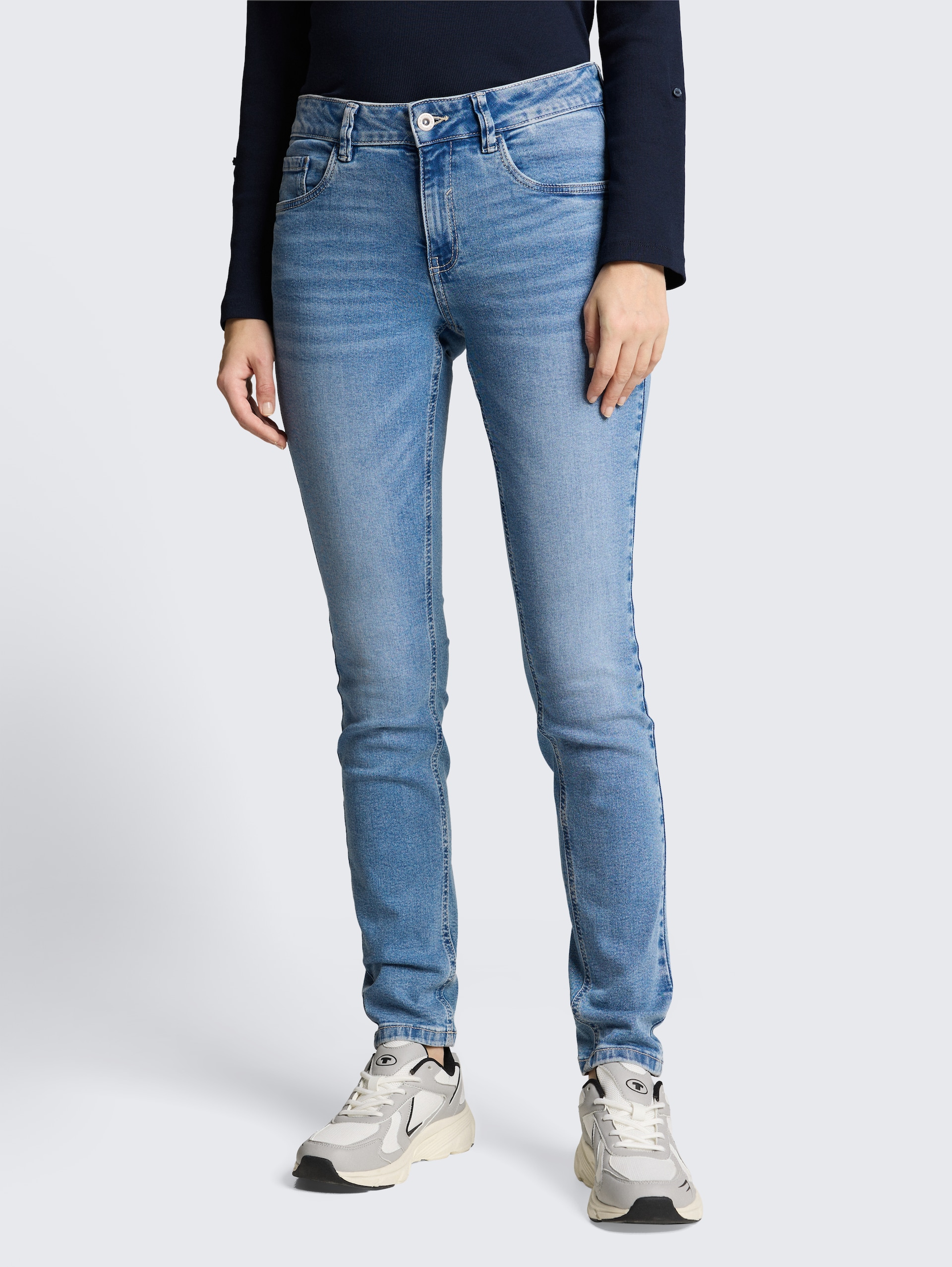 TTLUCIE SKINNY Jeans - light stone bright blue denim - Ausschnitt Model-Vorderansicht