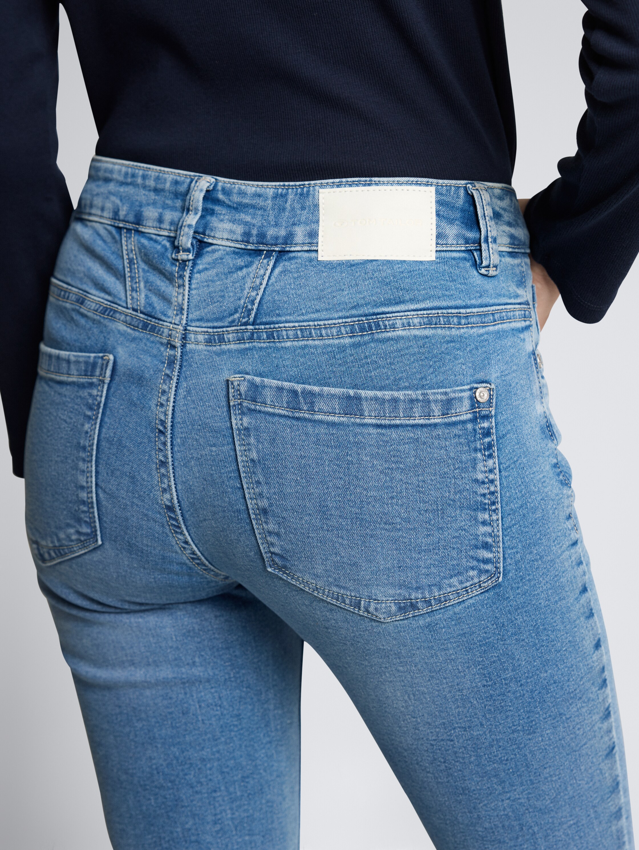 TTLUCIE SKINNY Jeans - light stone bright blue denim - Detail-Model-Ansicht