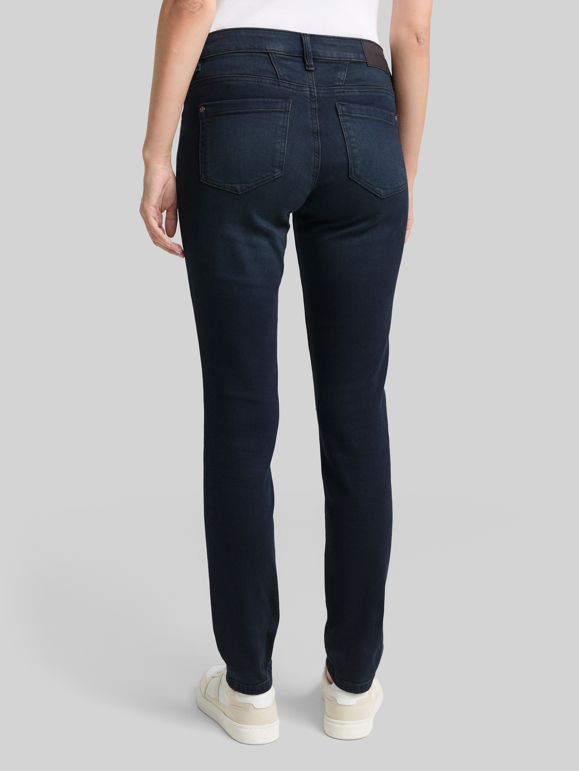 TTLUCIE SKINNY-jeans - blue black denim - Neklijn model-achteraanzicht