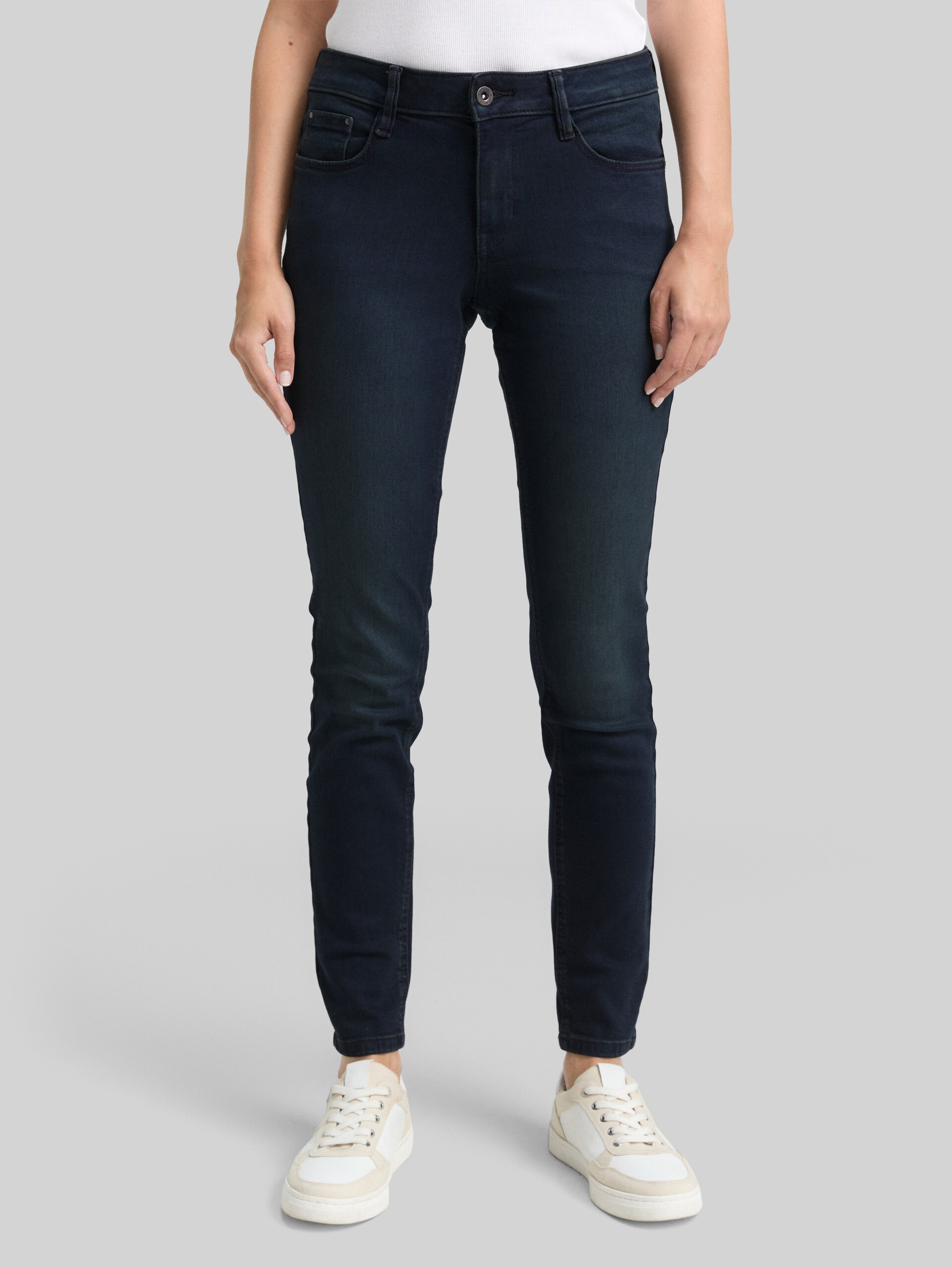 TTLUCIE SKINNY-jeans - blue black denim - Nek model vooraanzicht