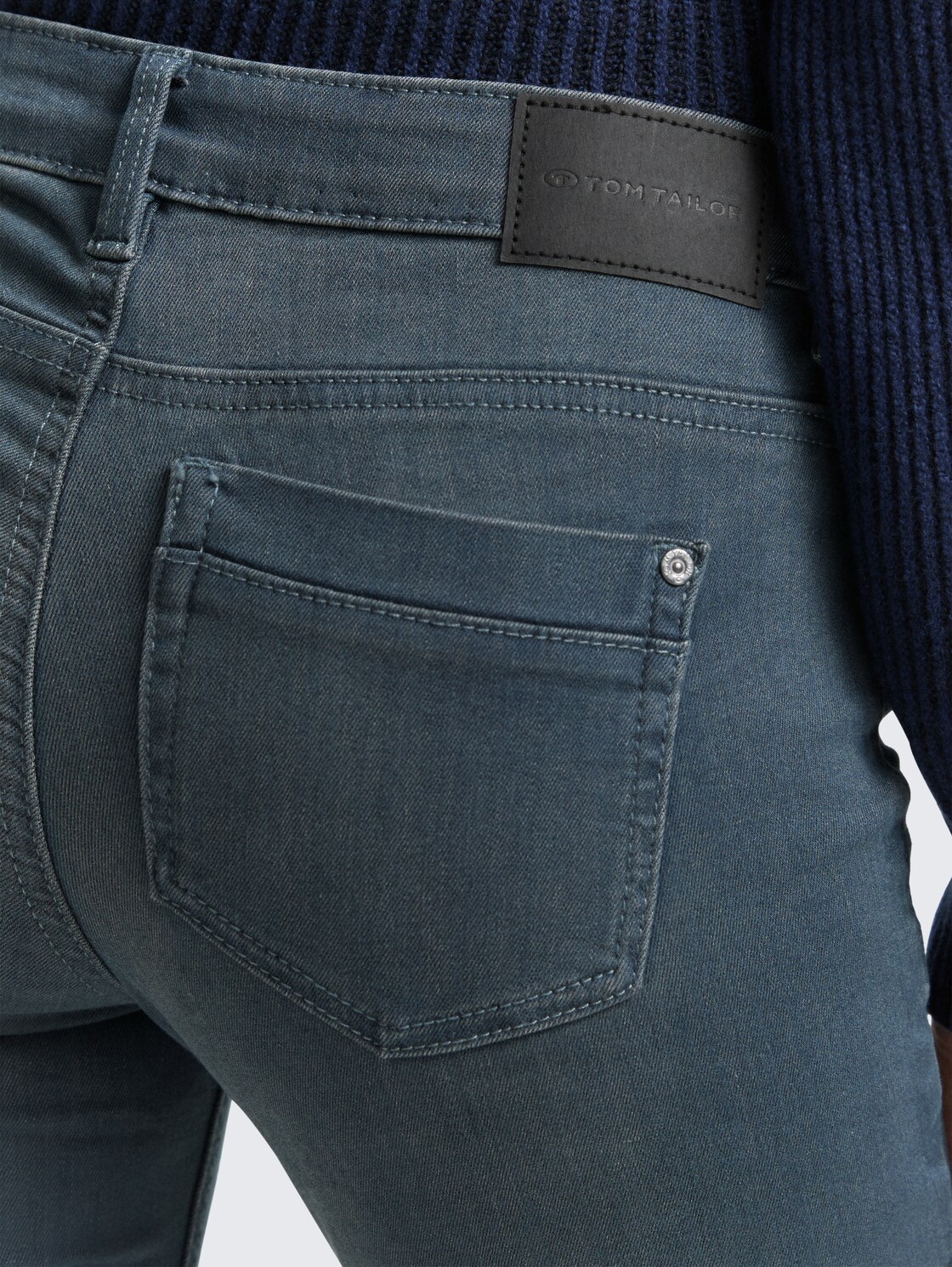 TTLENE SLIM Jeans - mid stone blue grey denim - Detail-Model-Ansicht