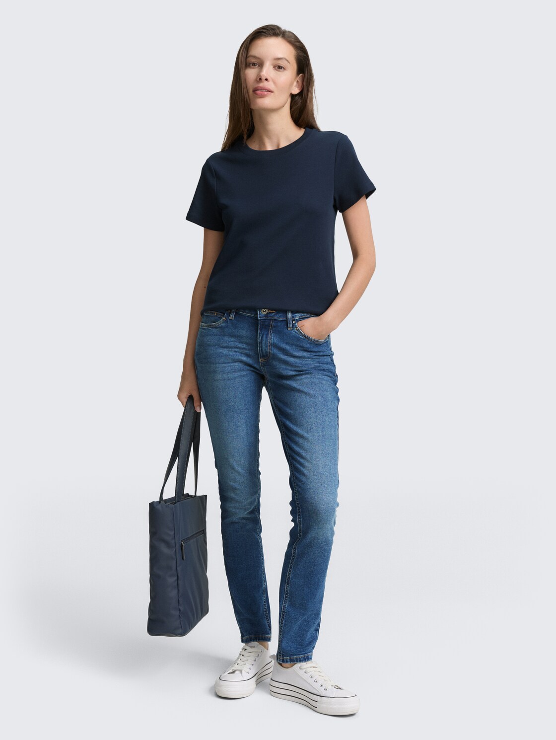 TTLENE SLIM Jeans - Clean Mid Stone Blue Denim - Model-Vorderansicht