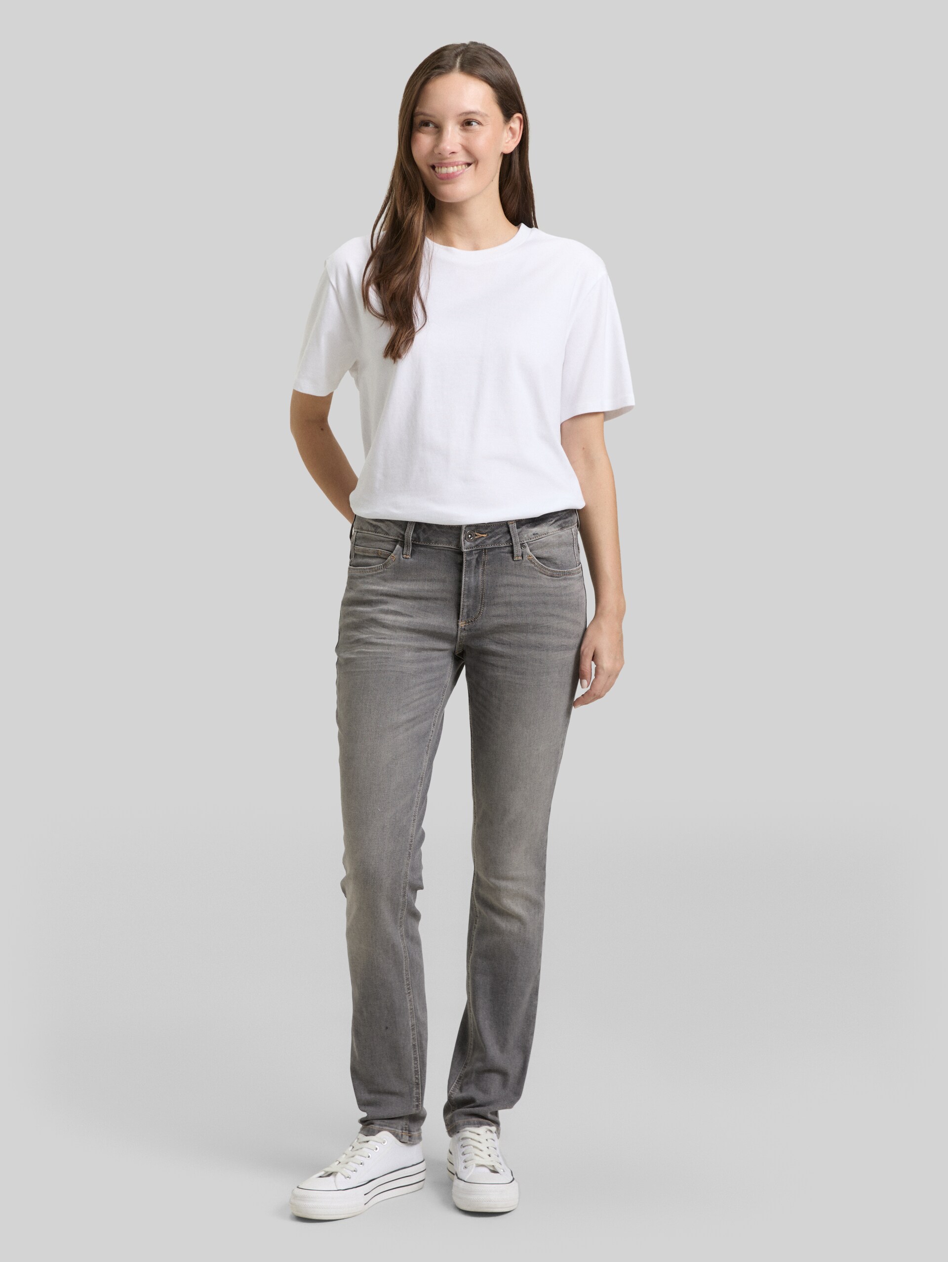 TTLENE SLIM Jeans - clean light stone grey denim - Model-Vorderansicht