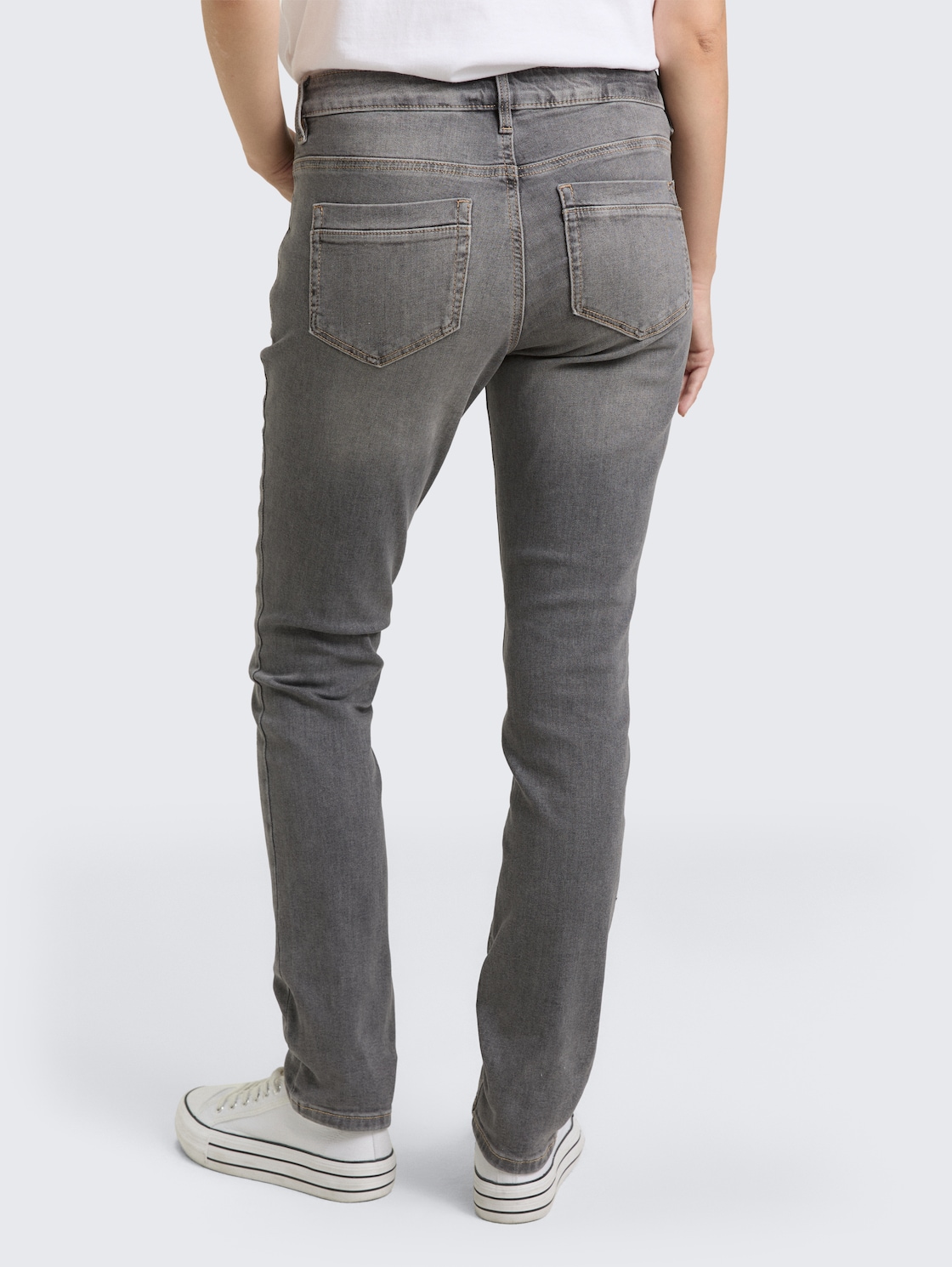 TTLENE SLIM Jeans - clean light stone grey denim - Auschnitt Model-Rückansicht