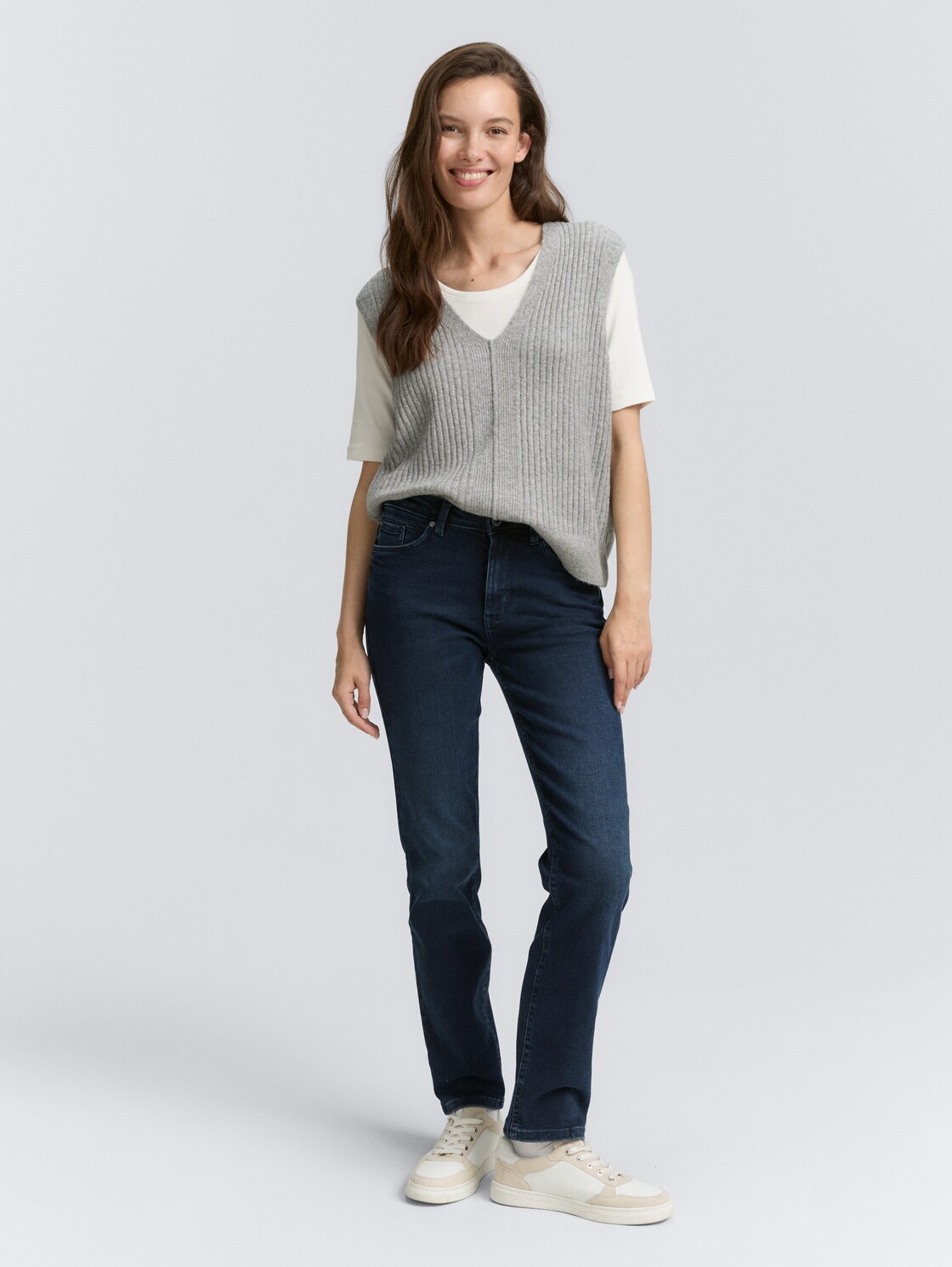 TTELVA STRAIGHT High Waist Jeans - blue black denim - Model-Vorderansicht