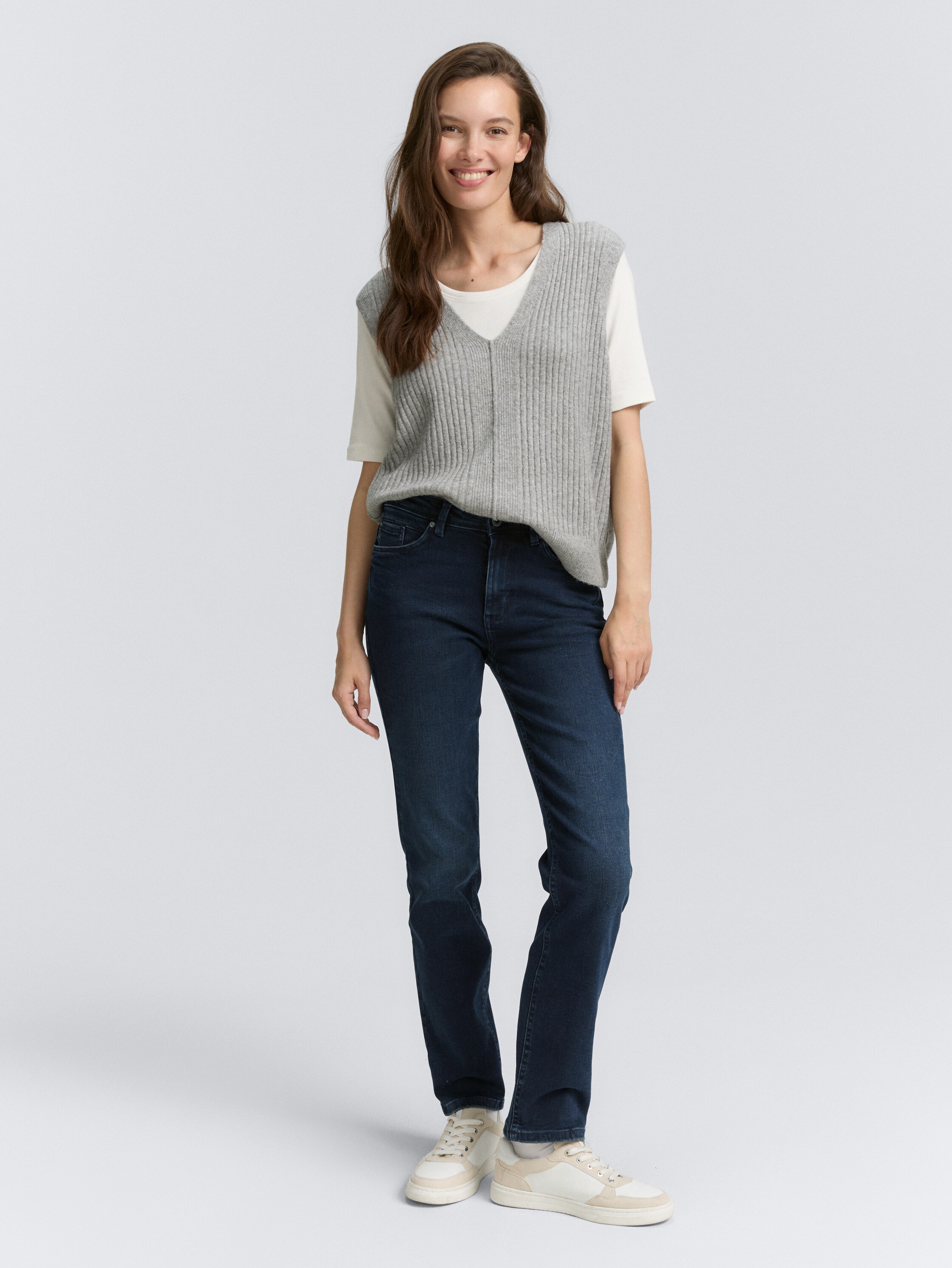 TTELVA STRAIGHT High Waist Jeans - blue black denim - Model-Vorderansicht