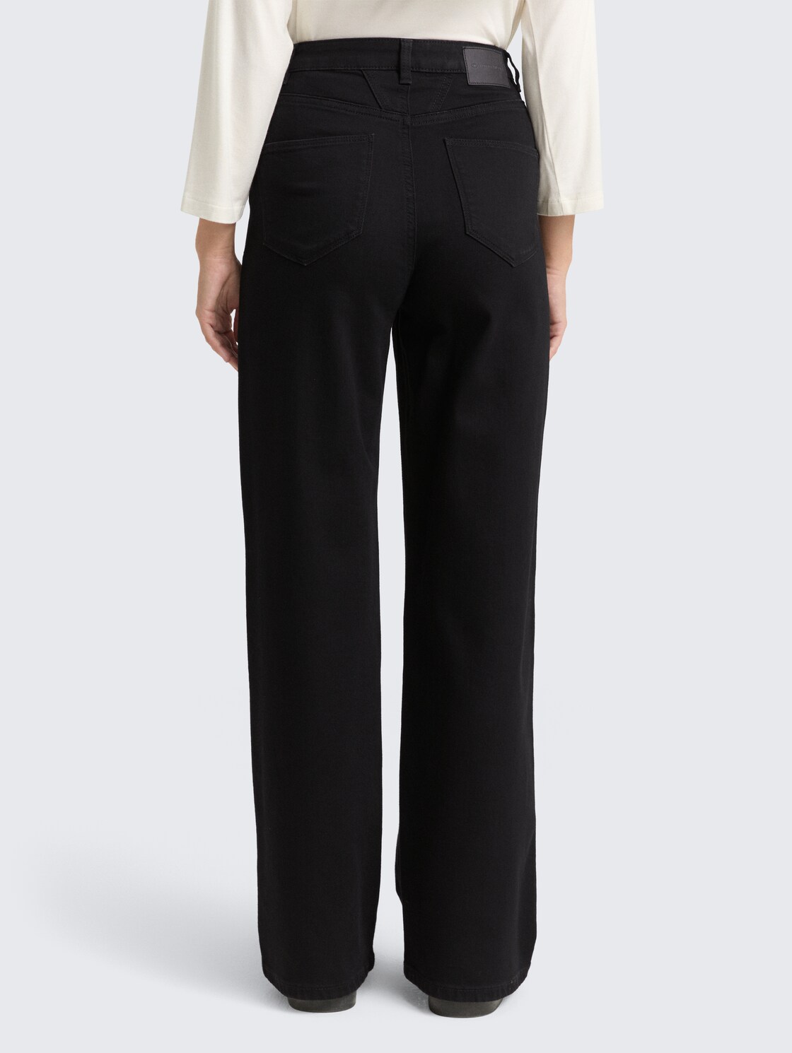 TTMADINA WIDE Jeans - black denim - Auschnitt Model-Rückansicht