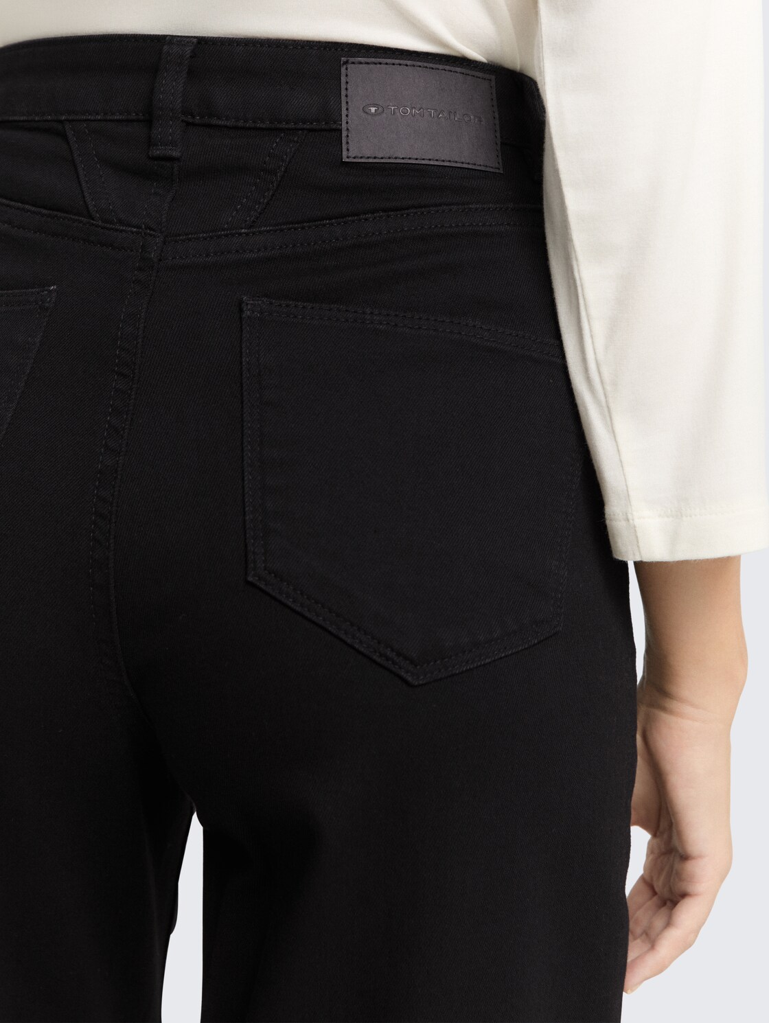 TTMADINA WIDE Jeans - black denim - Detail-Model-Ansicht