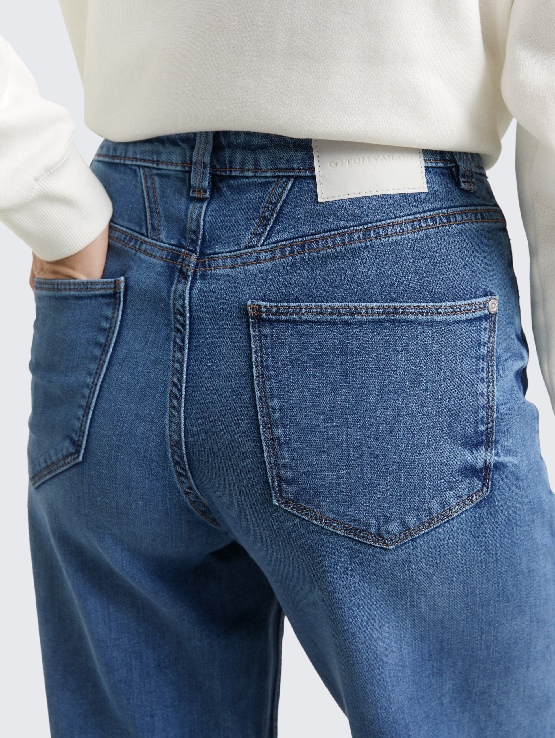 TTMADINA WIDE Jeans - mid stone wash denim - Detail-Model-Ansicht