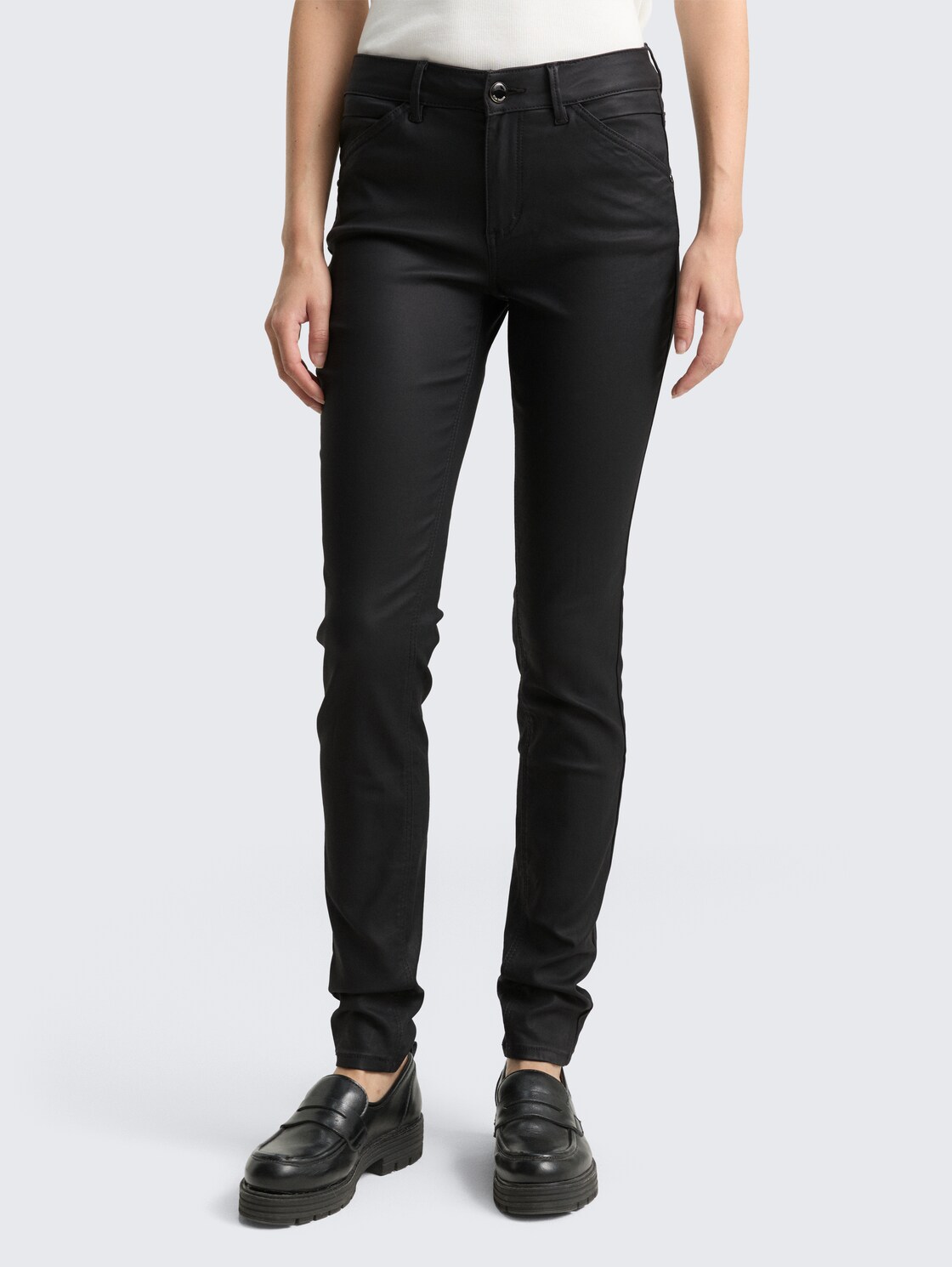 Coated TTLUCIE SKINNY Jeans - coated black denim - Ausschnitt Model-Vorderansicht