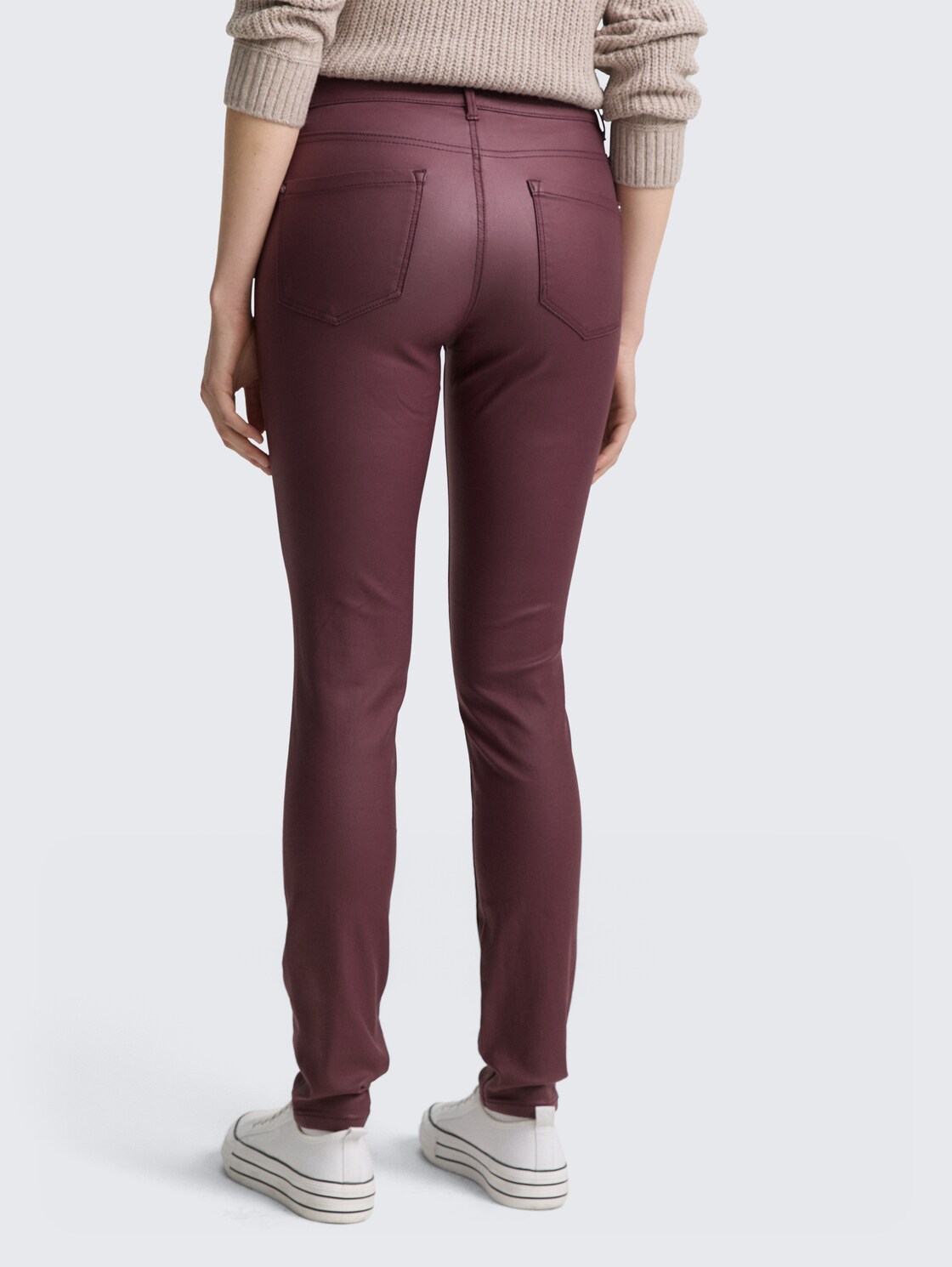 Coated TTLUCIE SKINNY Jeans - Zinfandel Red - Auschnitt Model-Rückansicht