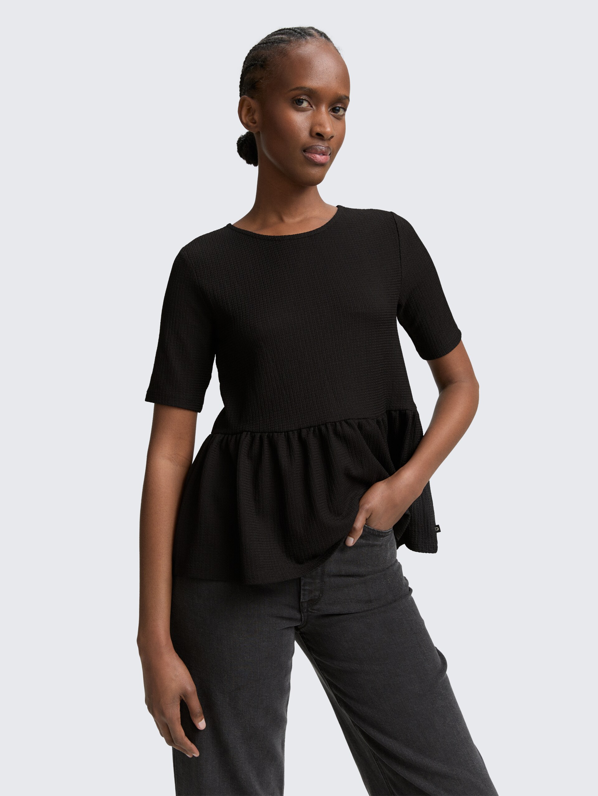 Jacquard T-Shirt mit Peplum - deep black - Ausschnitt Model-Vorderansicht