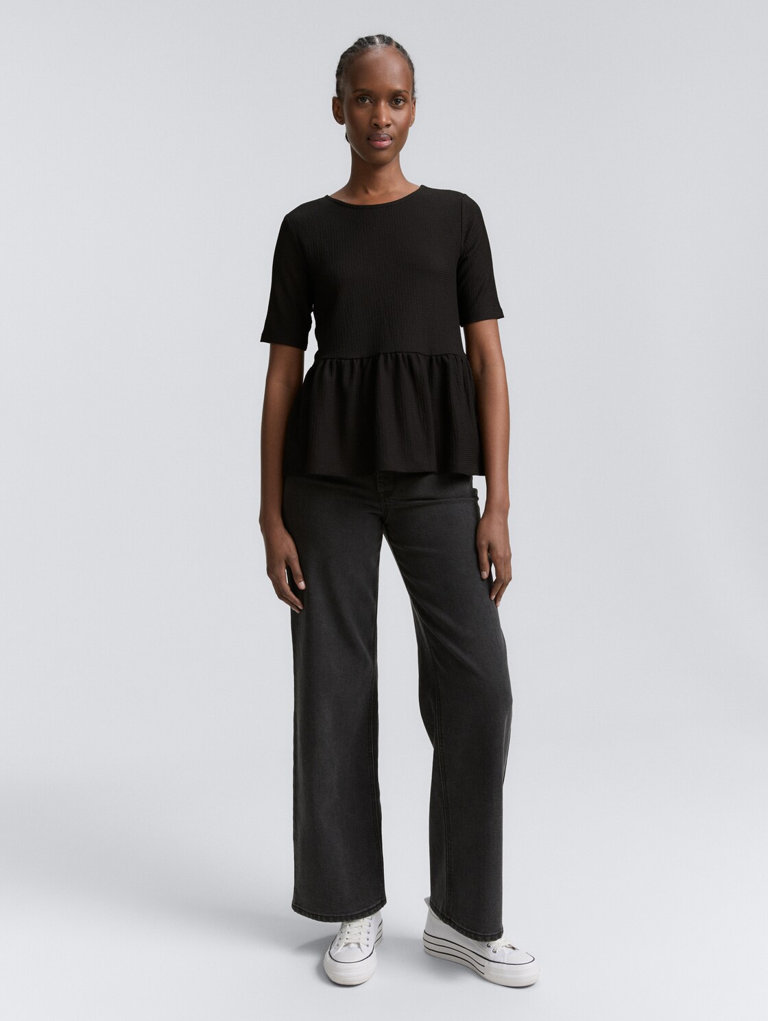 Jacquard T-Shirt mit Peplum - deep black - Model-Vorderansicht