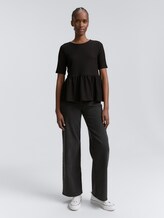 Jacquard T-Shirt mit Peplum - deep black - Model-Vorderansicht