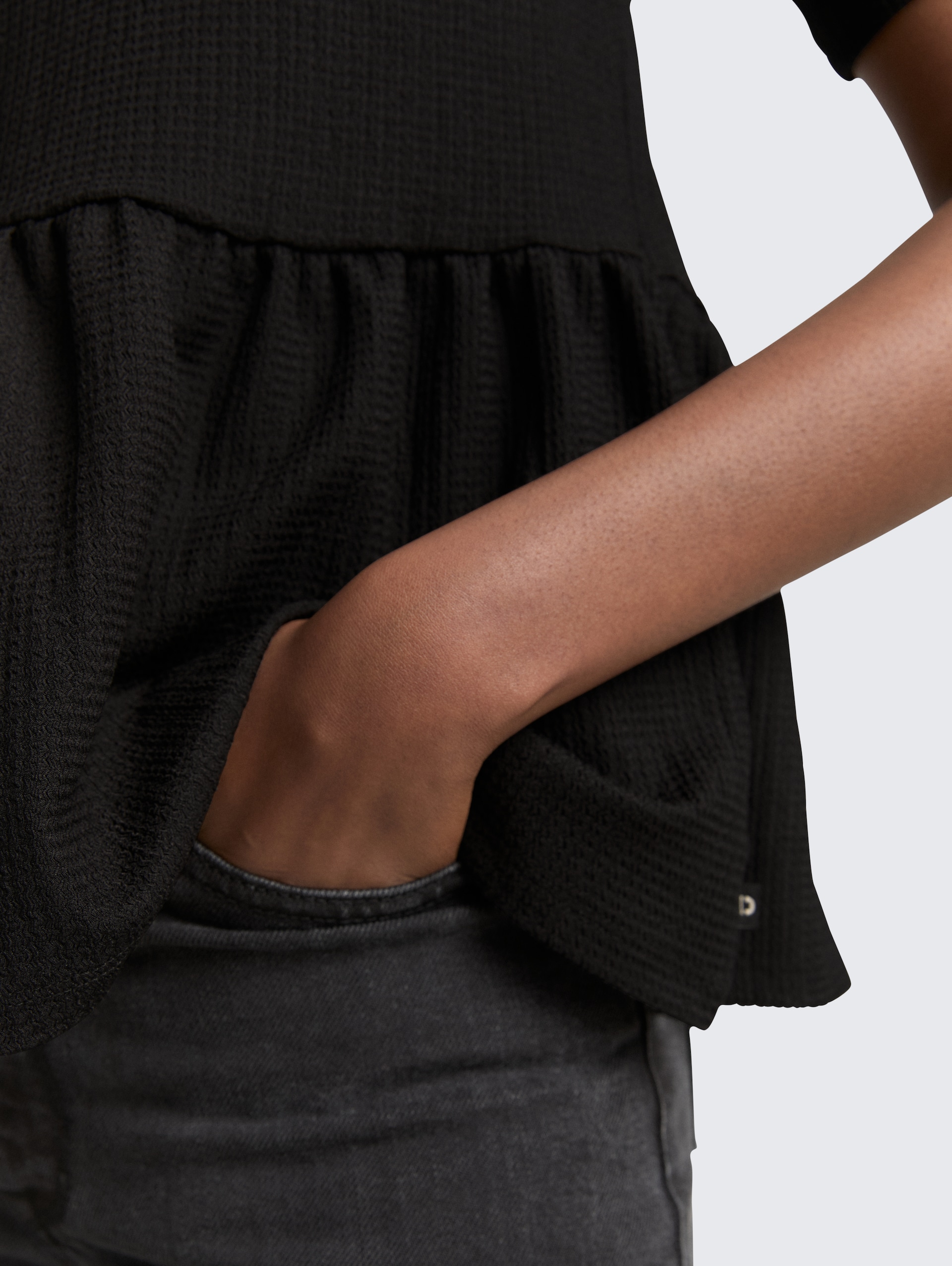 Jacquard T-Shirt mit Peplum - deep black - Detail-Model-Ansicht