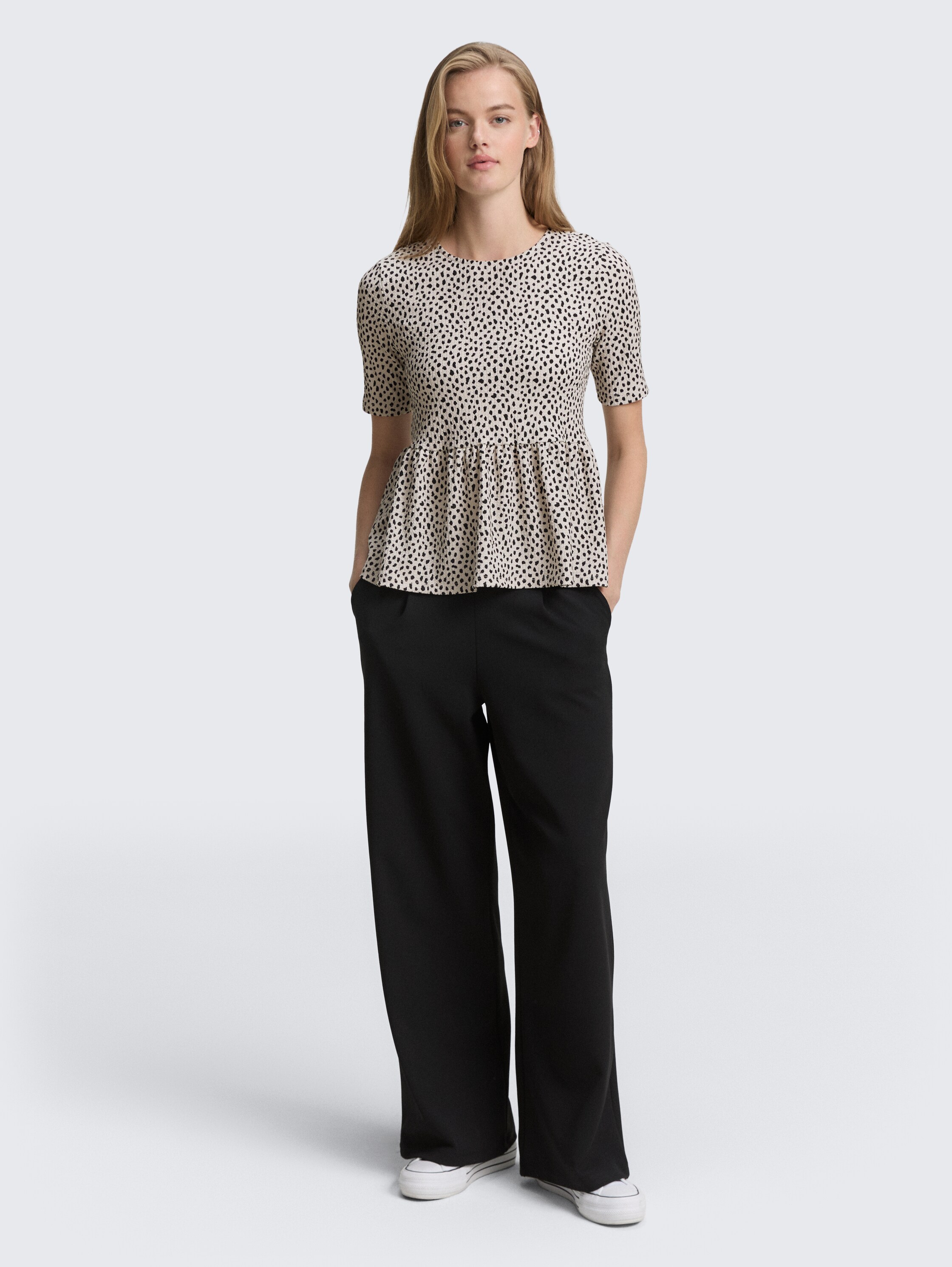 Jacquard T-Shirt mit Peplum - beige_black_dotted_print - 