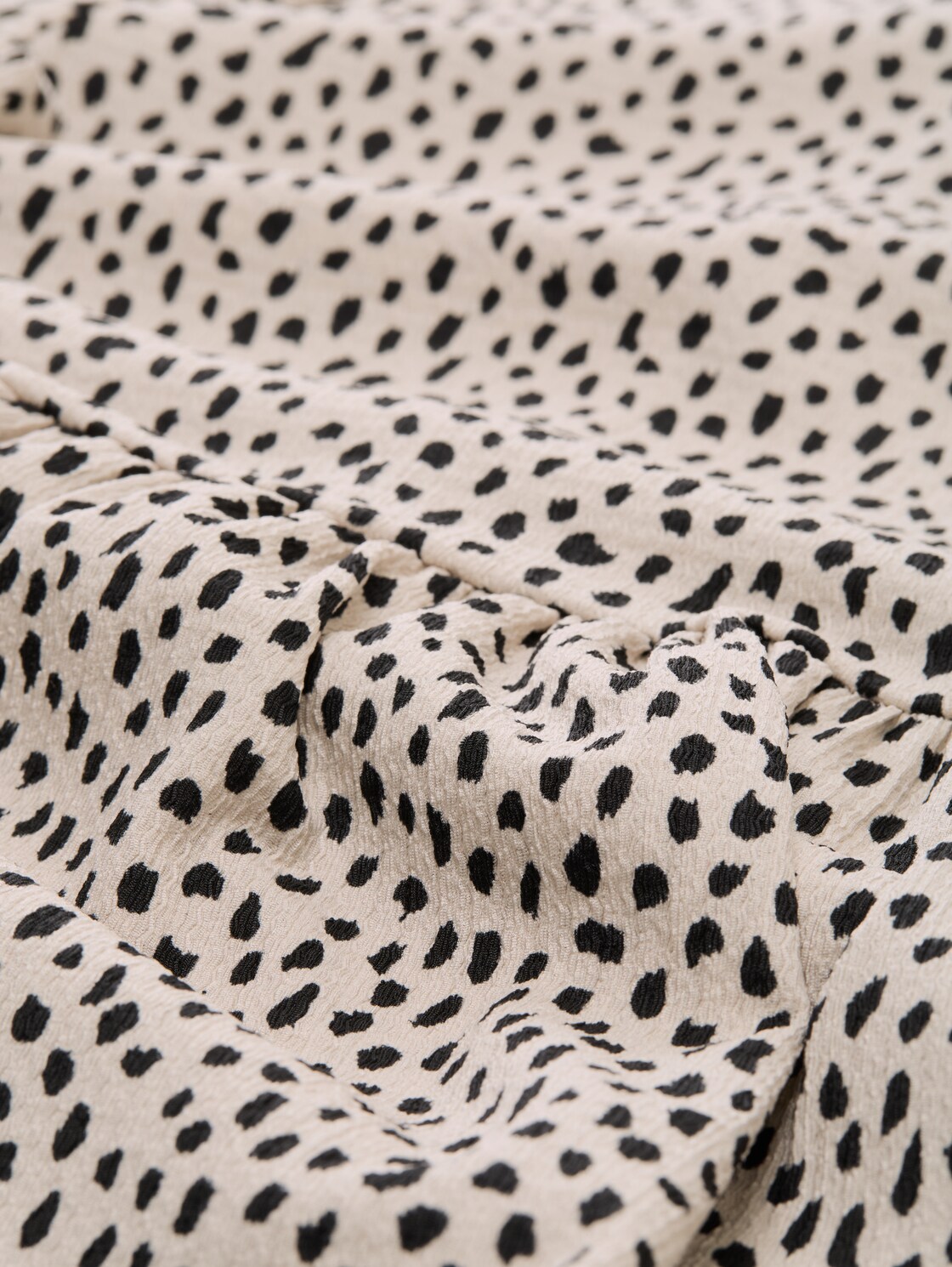 Jacquard T-Shirt mit Peplum - beige black dotted print - Material-Ansicht