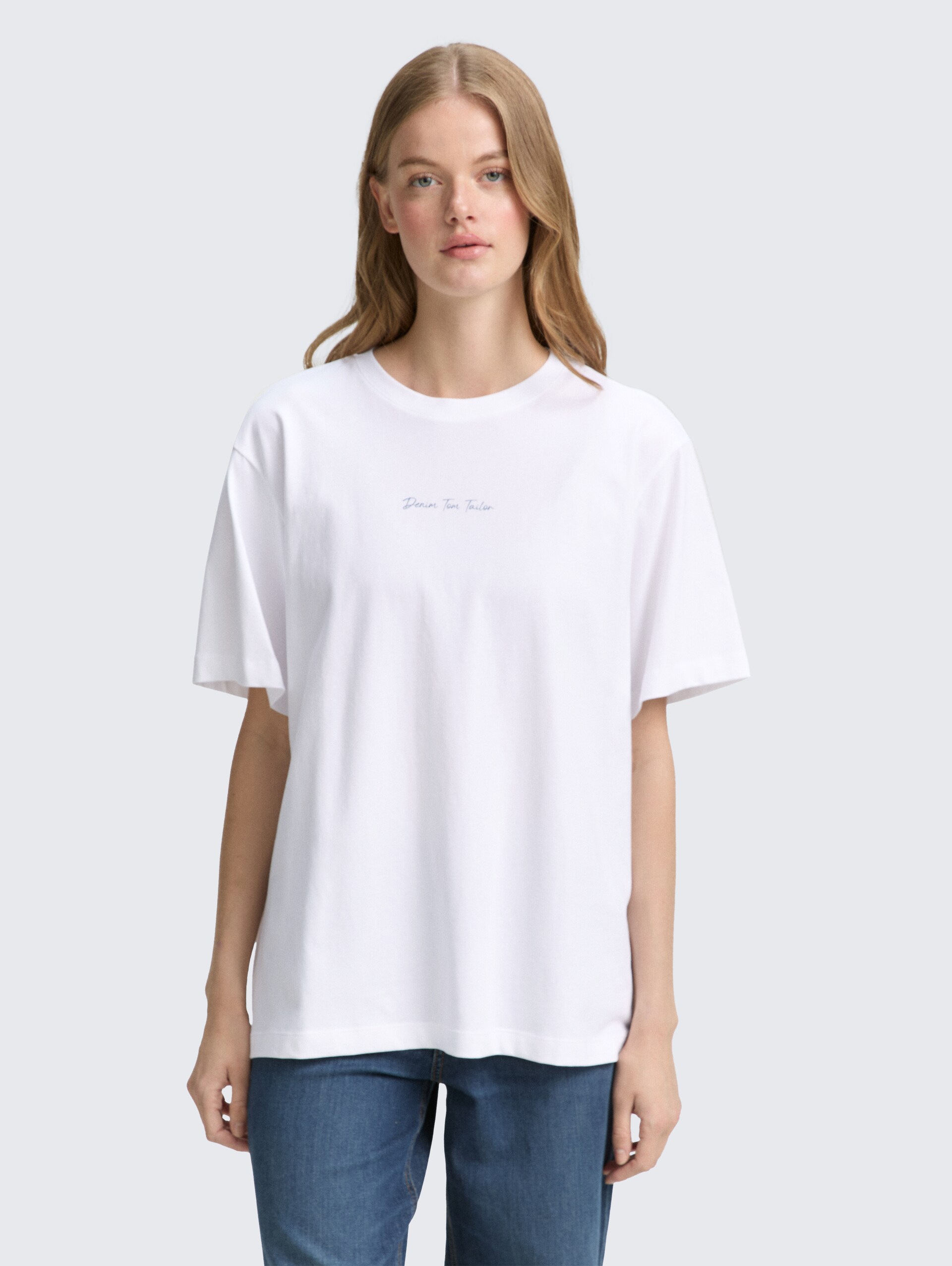 Oversize T-Shirt mit Rückenprint - White - Ausschnitt Model-Vorderansicht