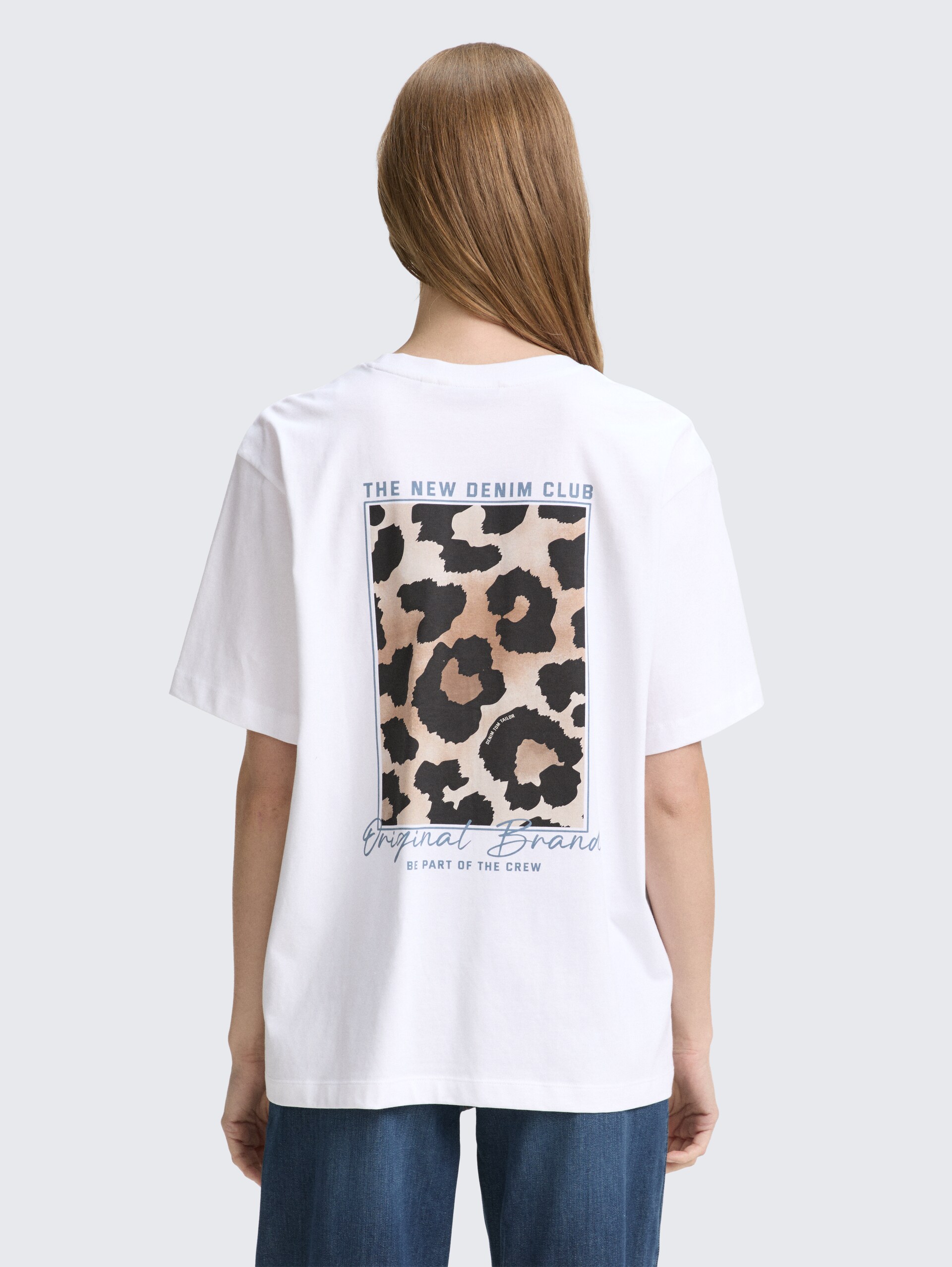 Oversize T-Shirt mit Rückenprint - White - Auschnitt Model-Rückansicht